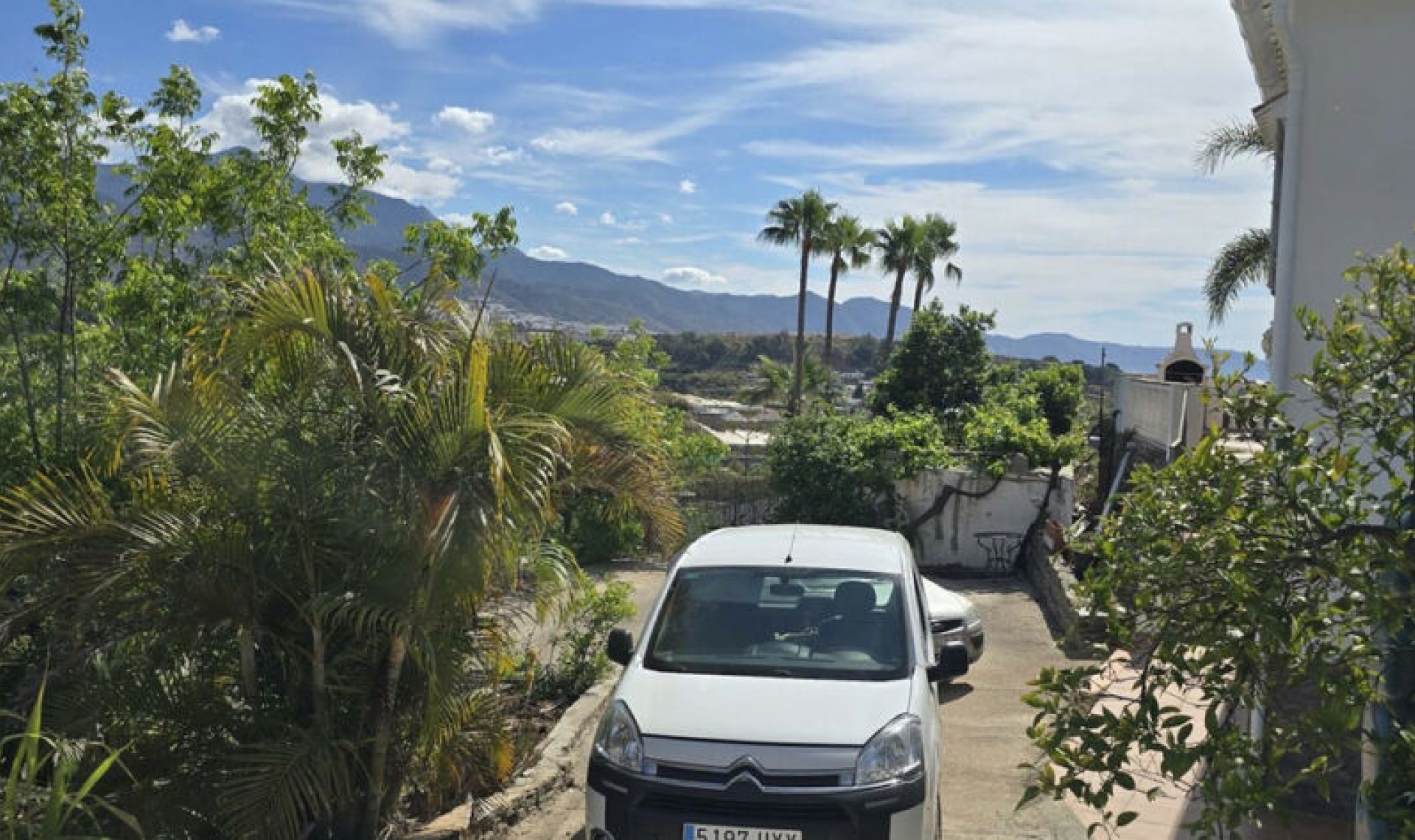 Resale - House -
Nerja