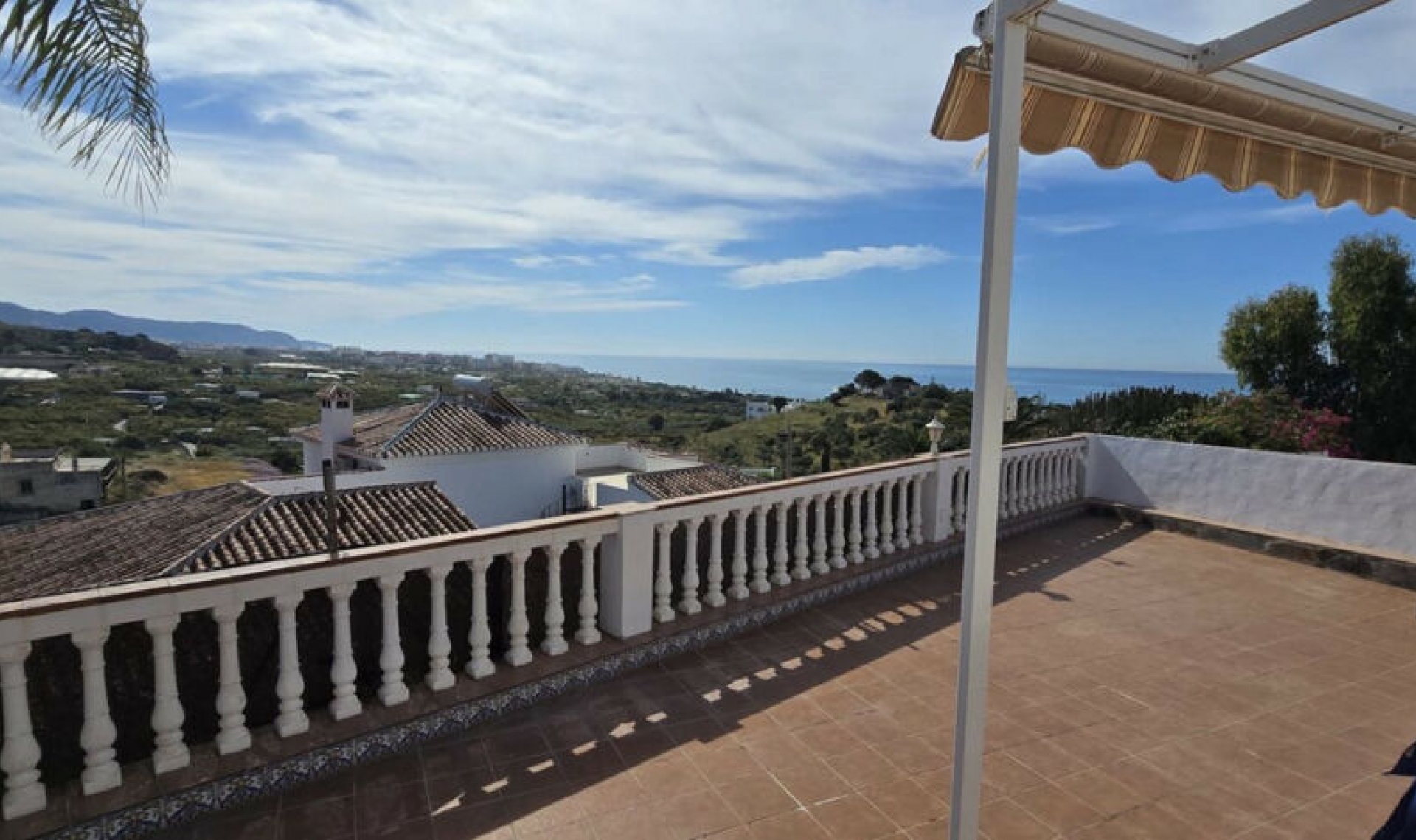 Resale - House -
Nerja