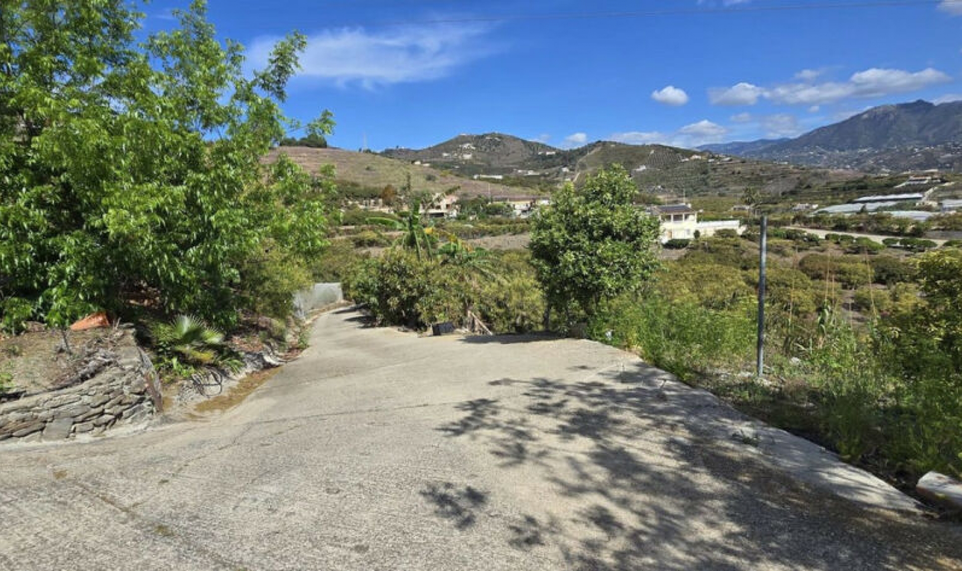 Resale - House -
Nerja