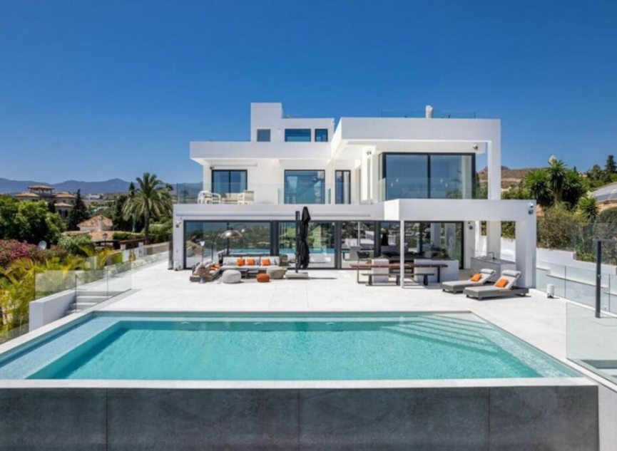 Resale - House -
New Golden Mile