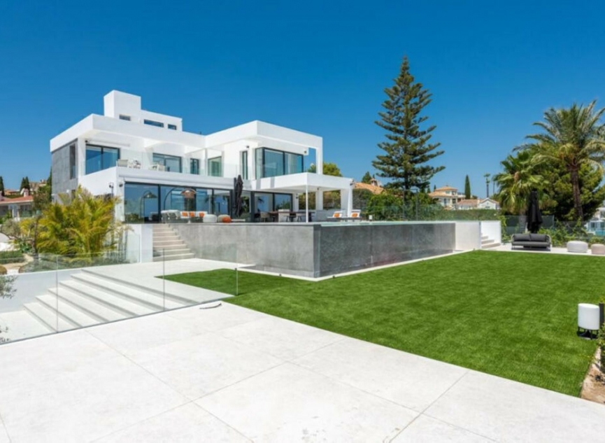 Resale - House -
New Golden Mile