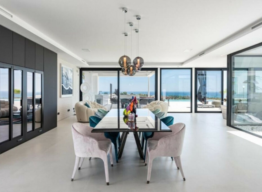 Resale - House -
New Golden Mile