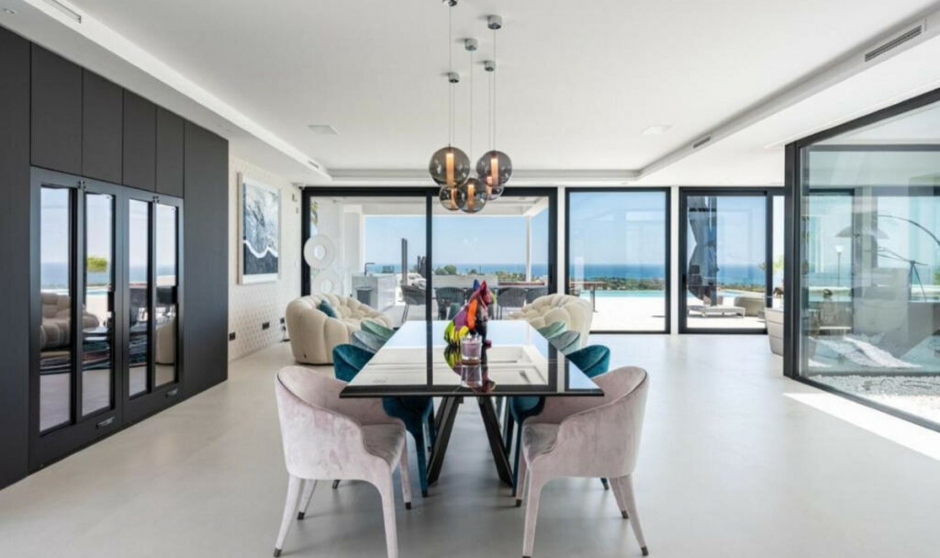 Resale - House -
New Golden Mile