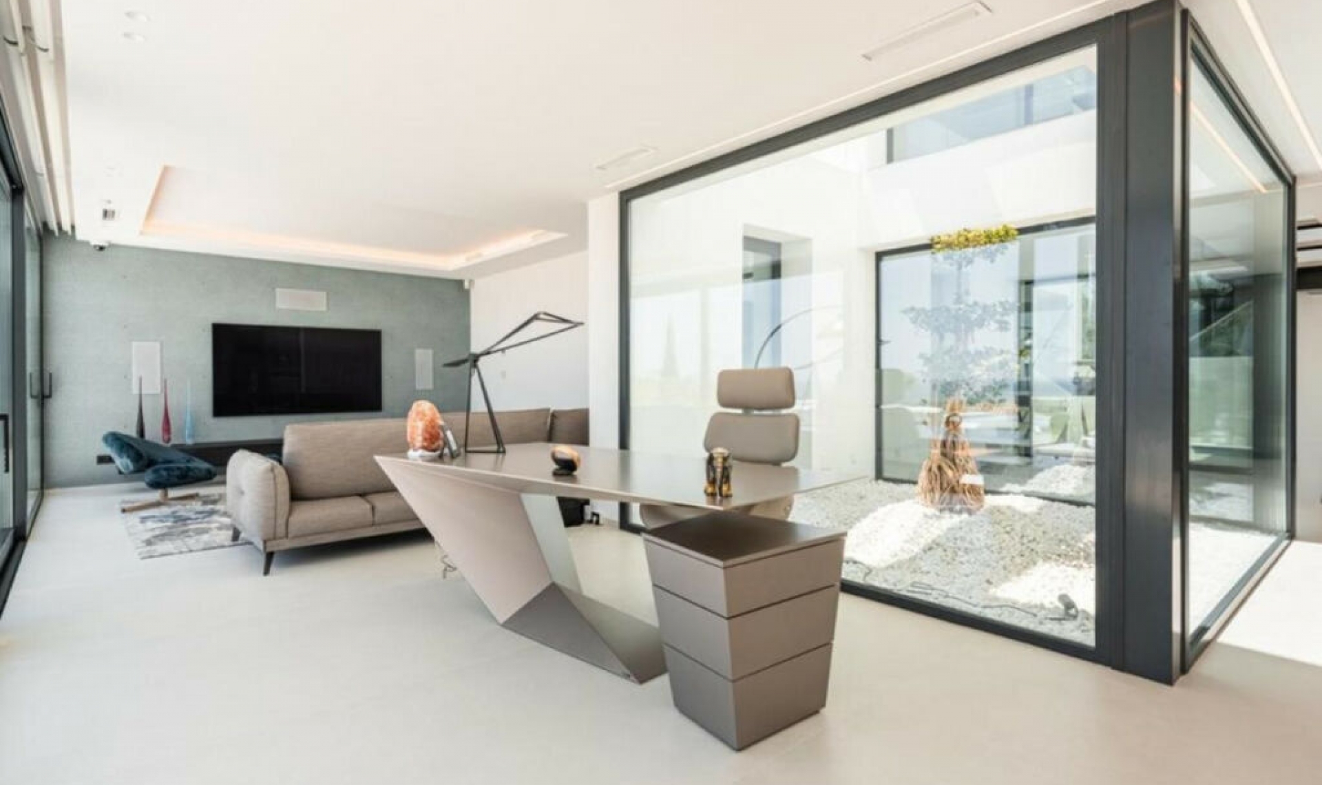 Resale - House -
New Golden Mile