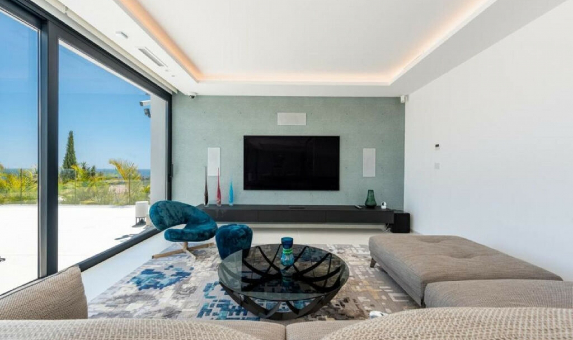 Resale - House -
New Golden Mile