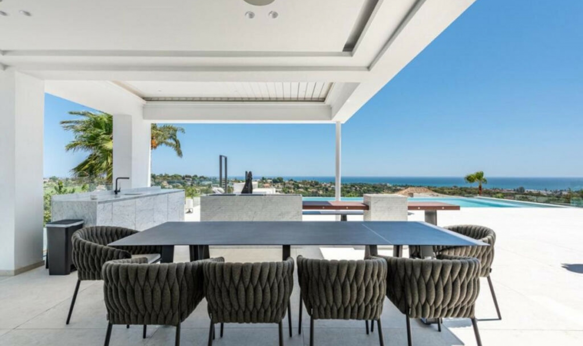 Resale - House -
New Golden Mile