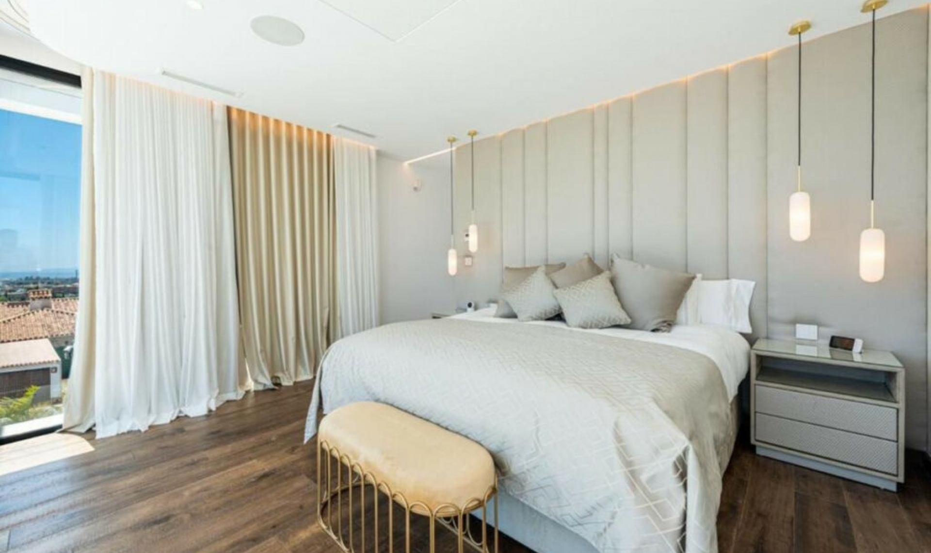 Resale - House -
New Golden Mile