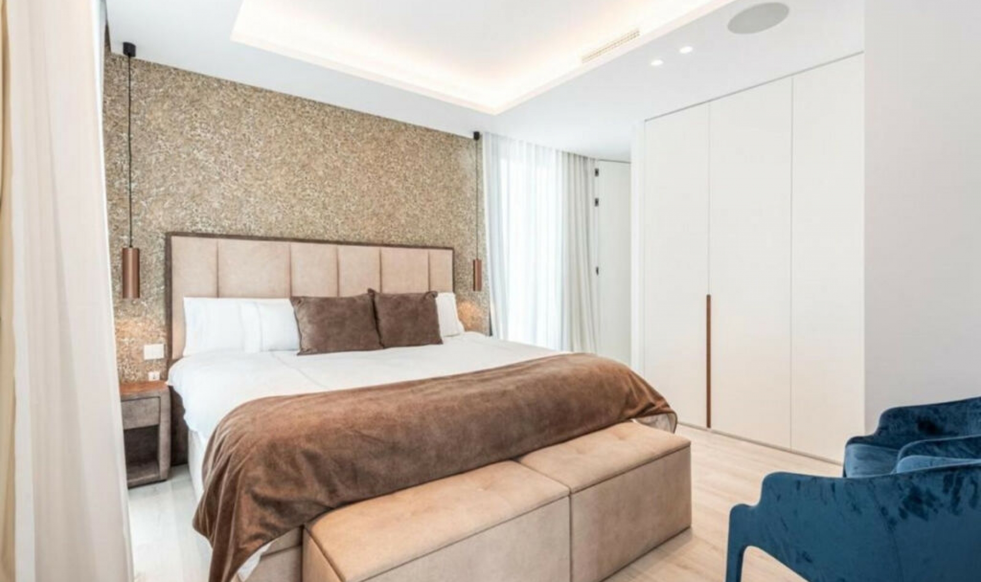 Resale - House -
New Golden Mile