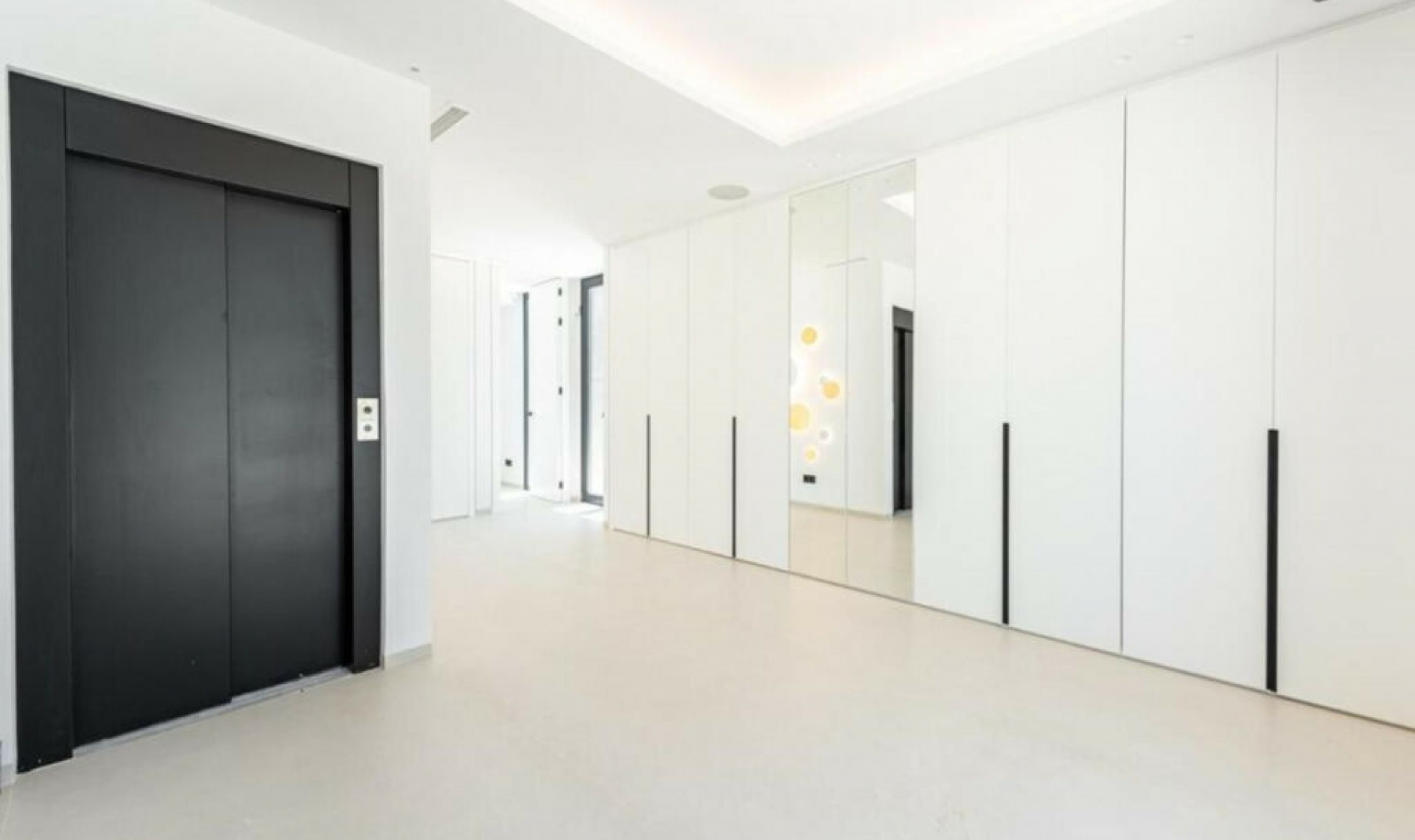 Resale - House -
New Golden Mile