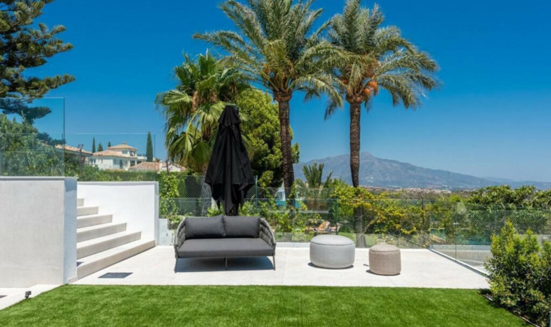 Resale - House -
New Golden Mile