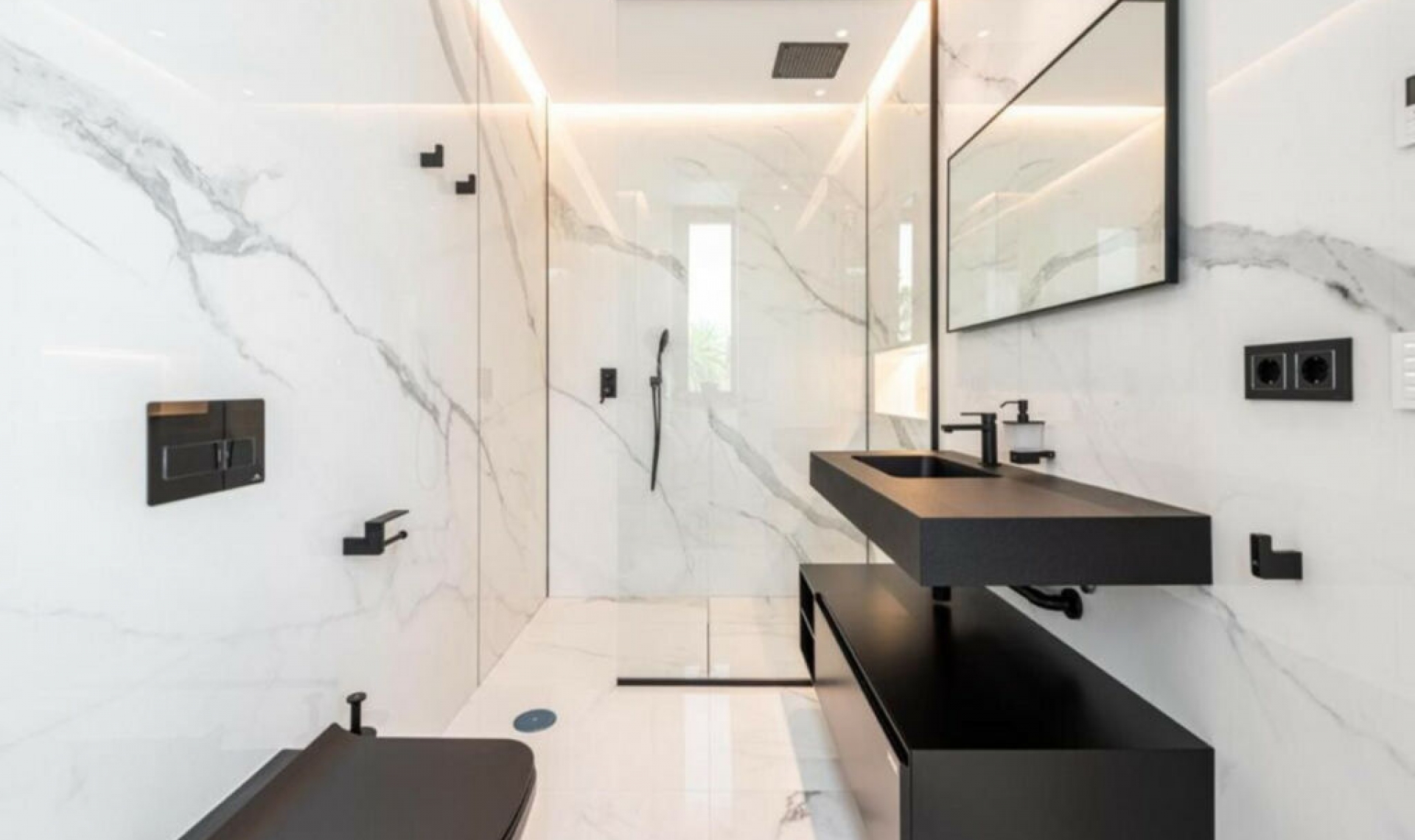 Resale - House -
New Golden Mile