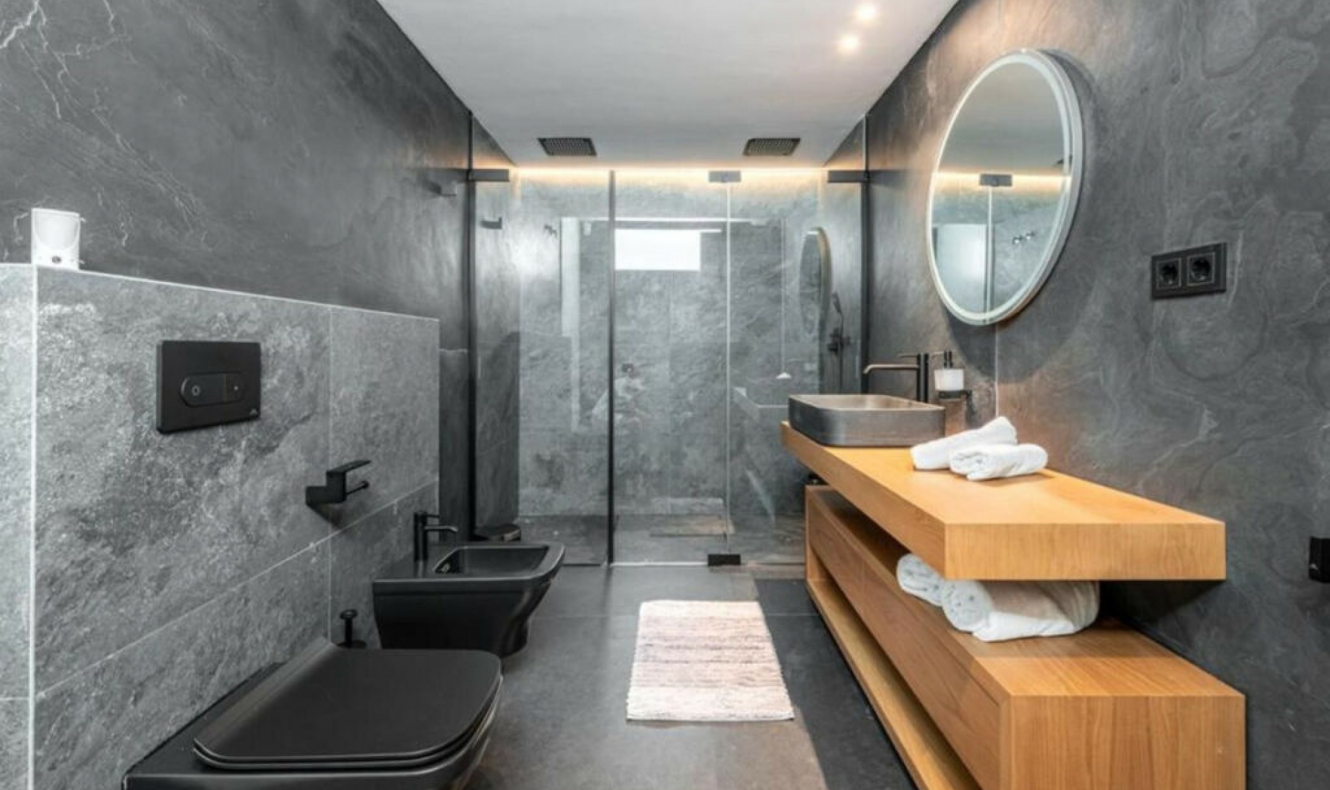 Resale - House -
New Golden Mile