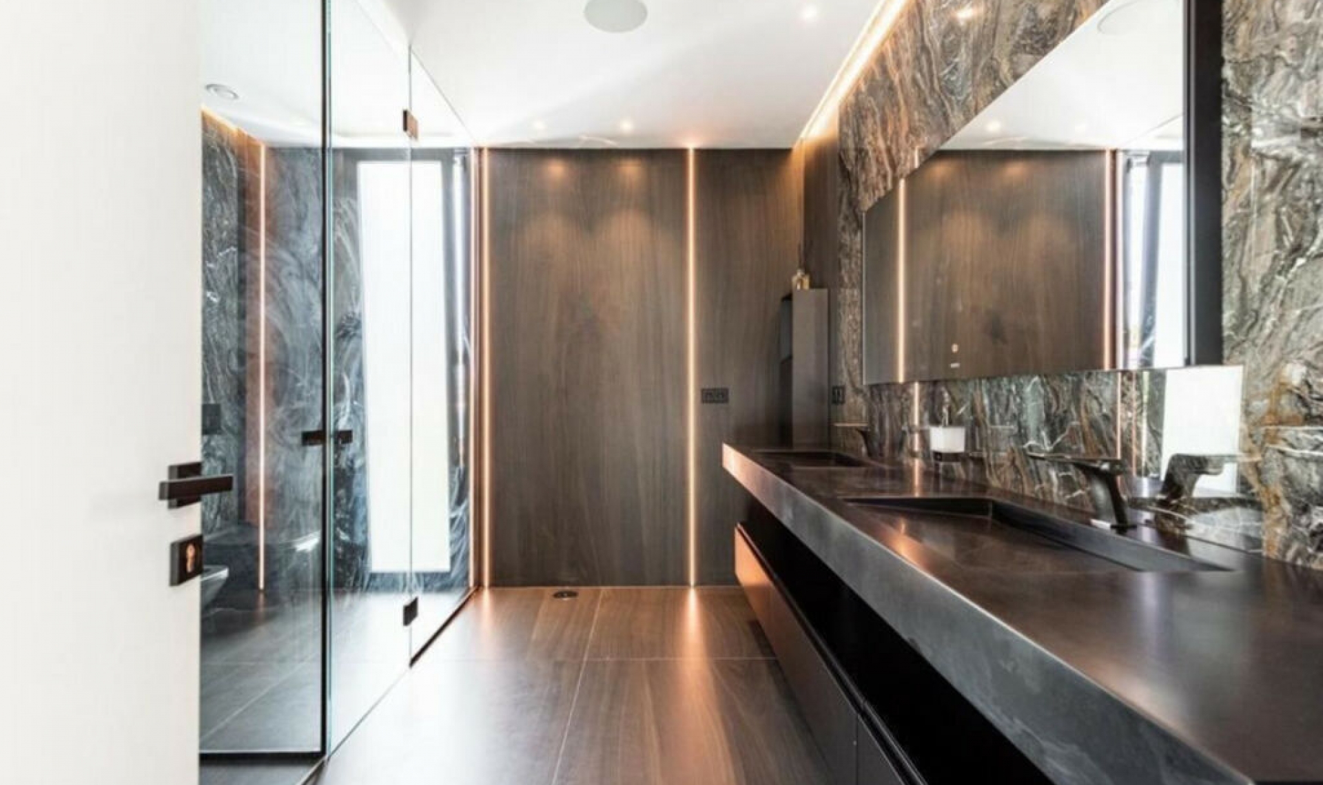 Resale - House -
New Golden Mile