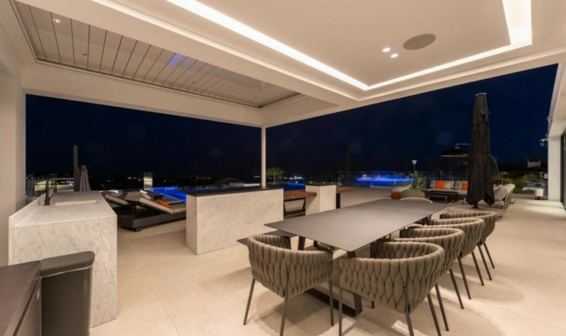 Resale - House -
New Golden Mile