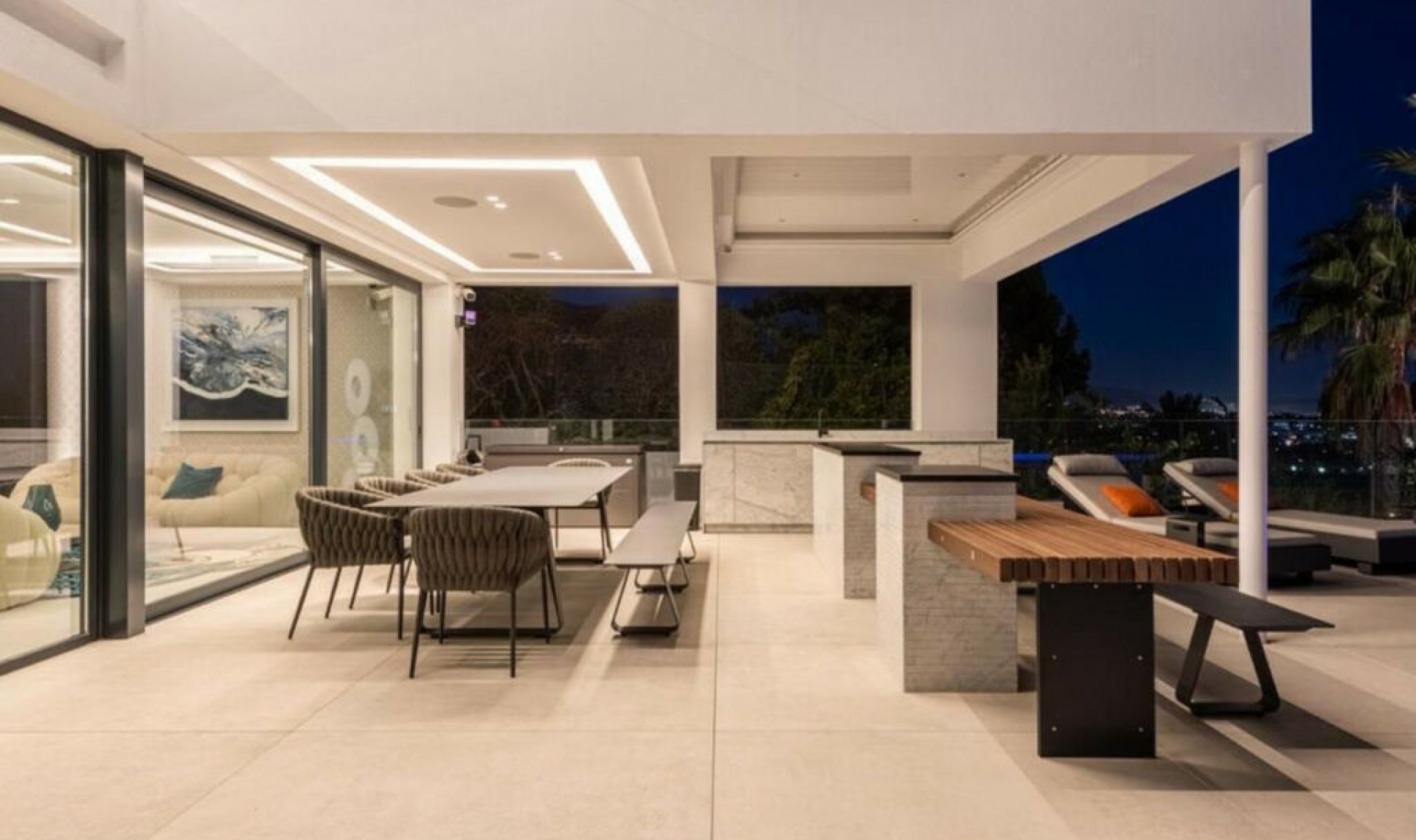 Resale - House -
New Golden Mile