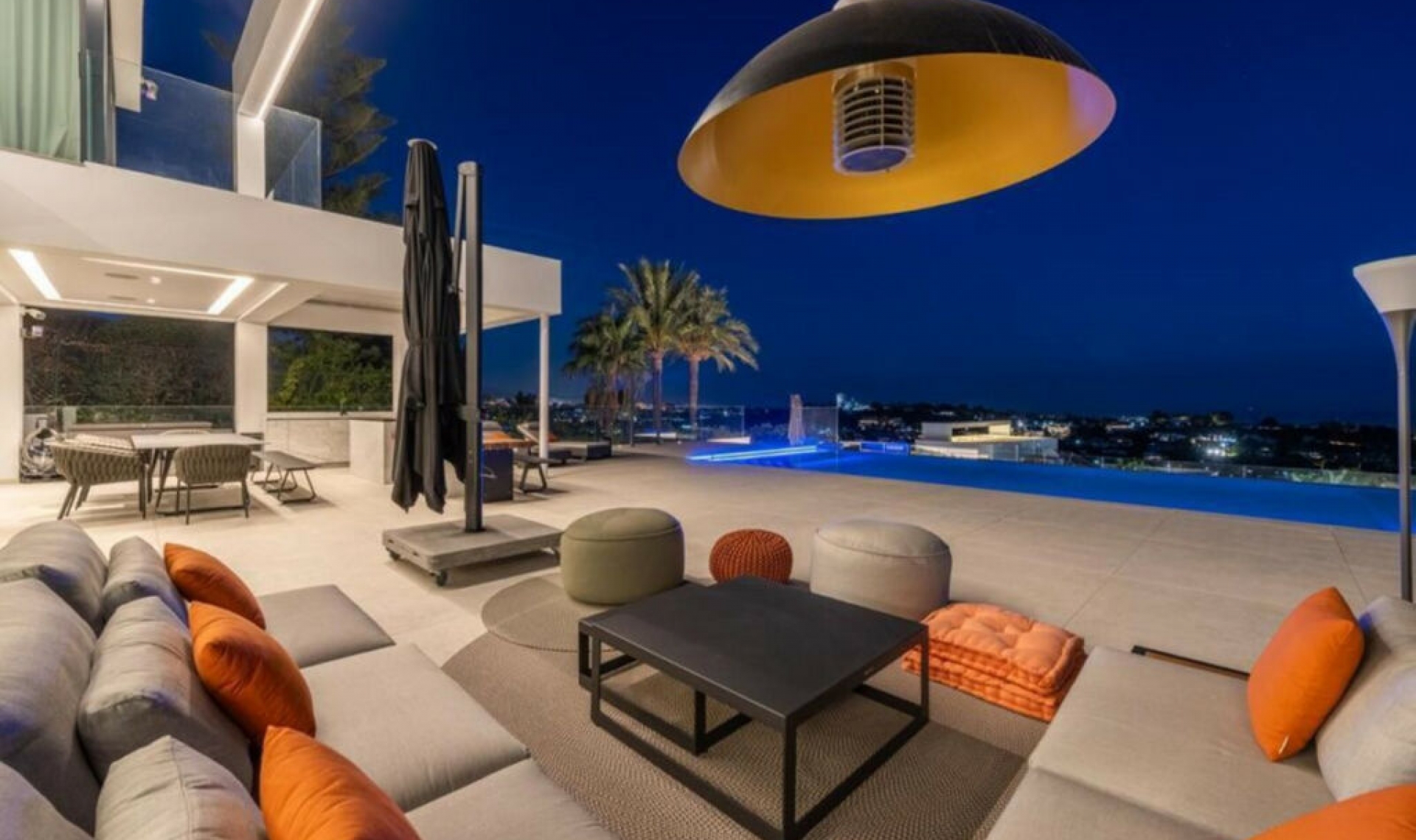 Resale - House -
New Golden Mile