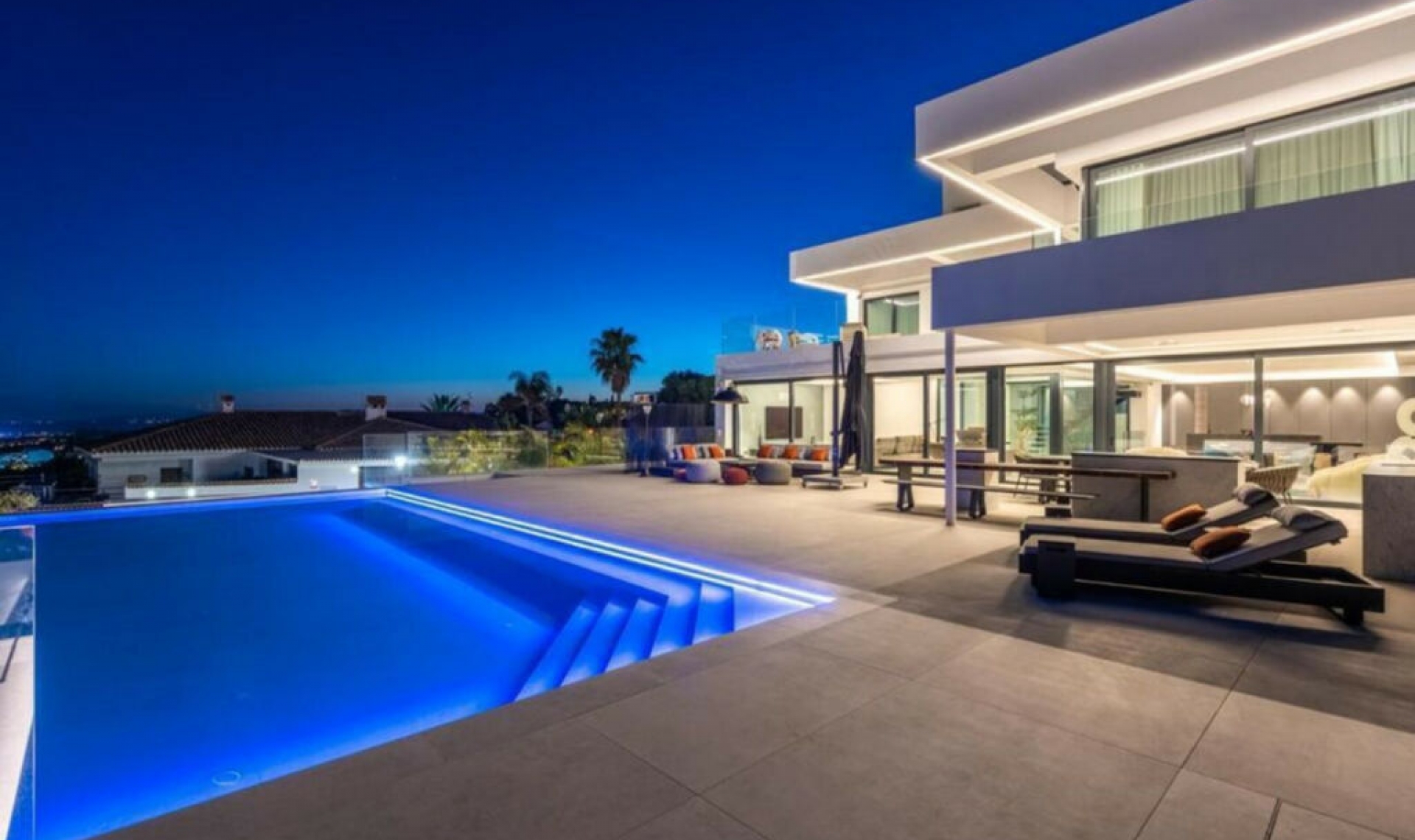 Resale - House -
New Golden Mile