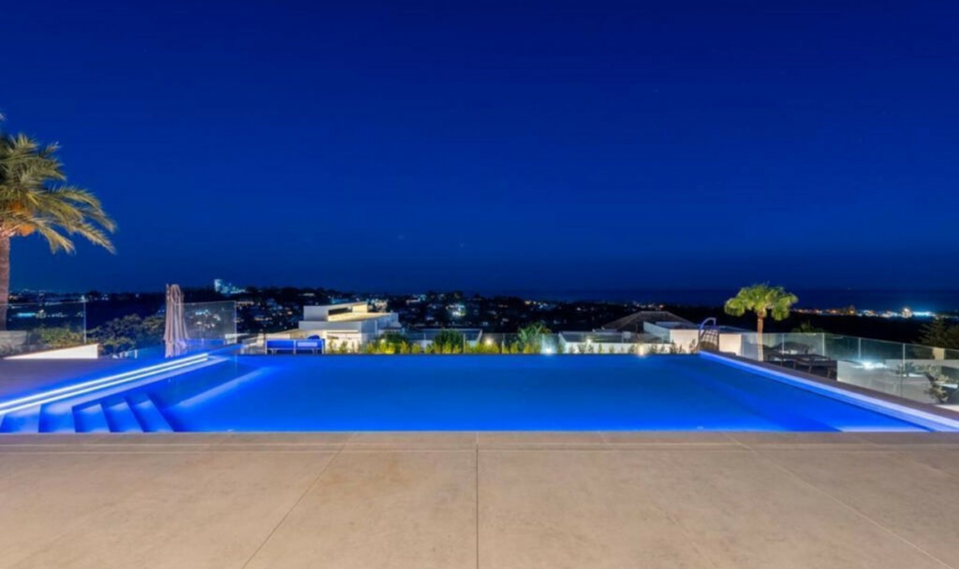 Resale - House -
New Golden Mile