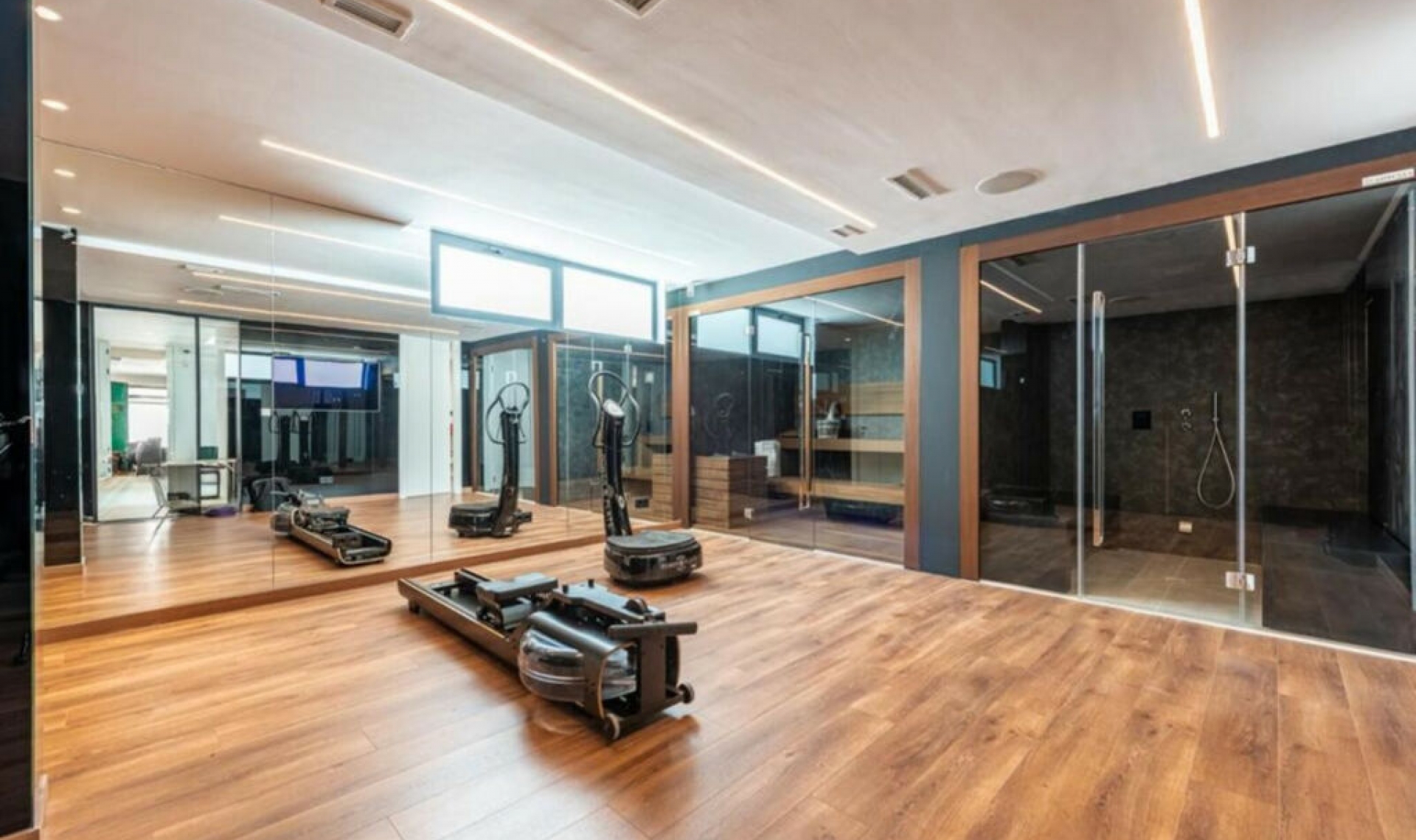 Resale - House -
New Golden Mile