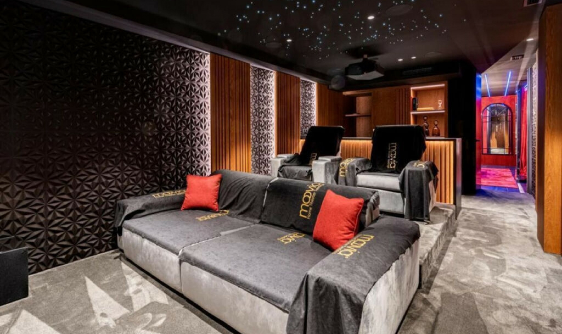 Resale - House -
New Golden Mile