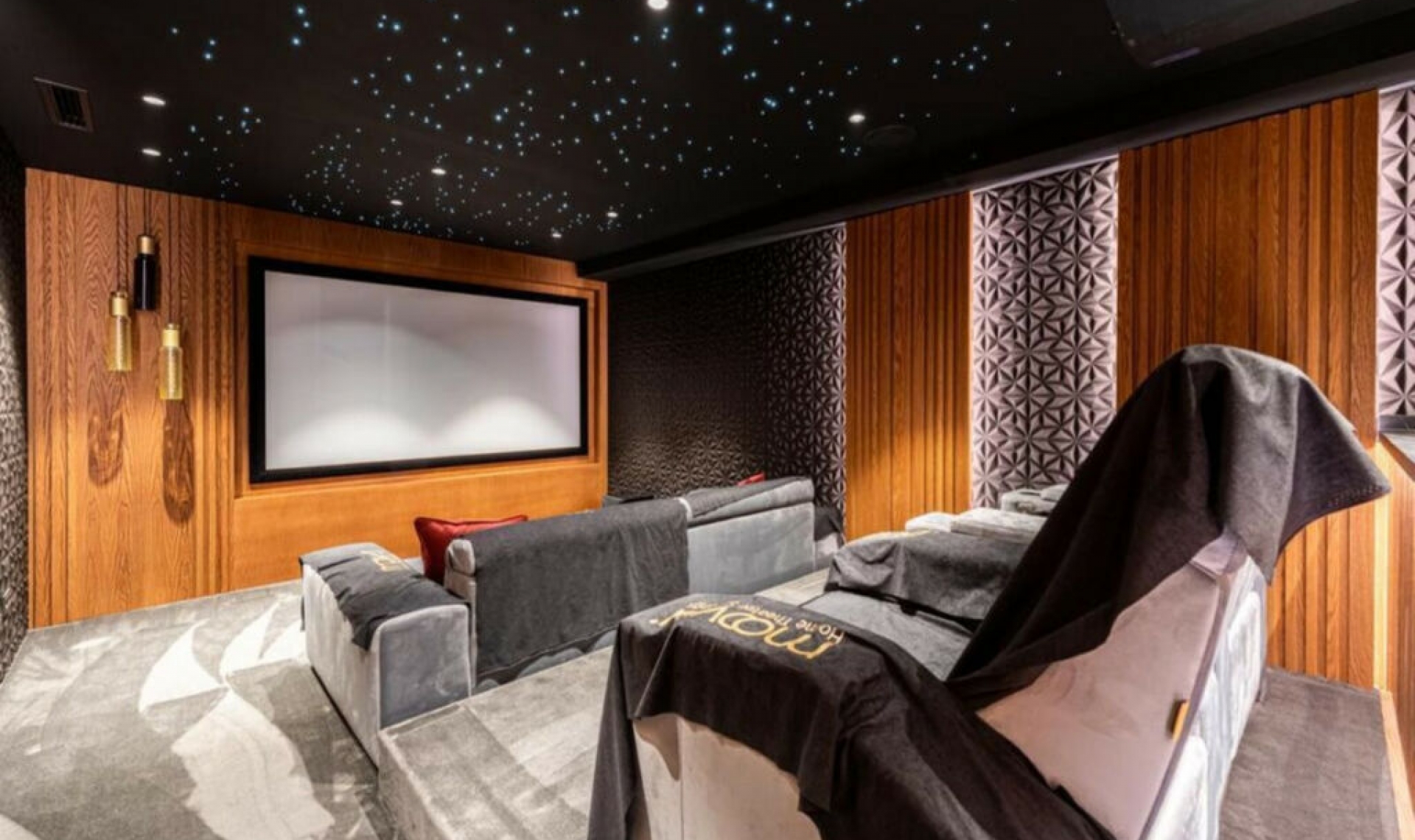 Resale - House -
New Golden Mile