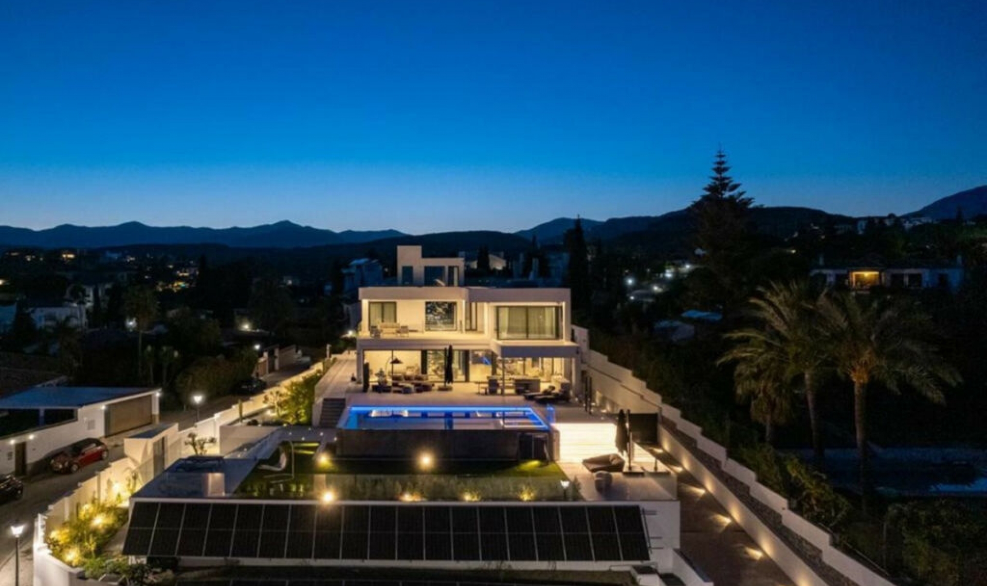 Resale - House -
New Golden Mile