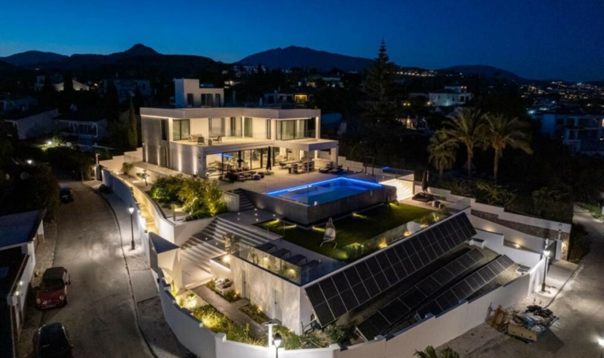 Resale - House -
New Golden Mile