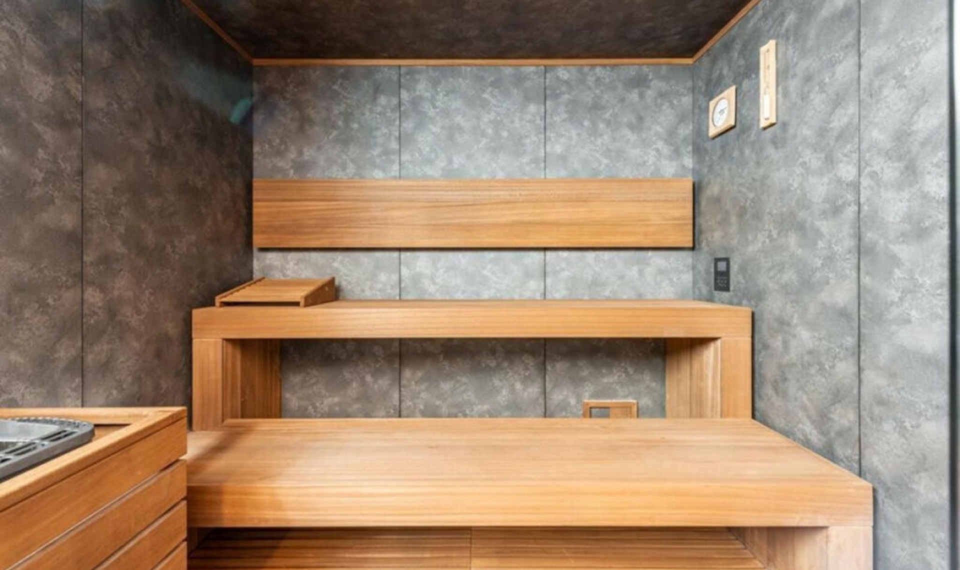 Resale - House -
New Golden Mile