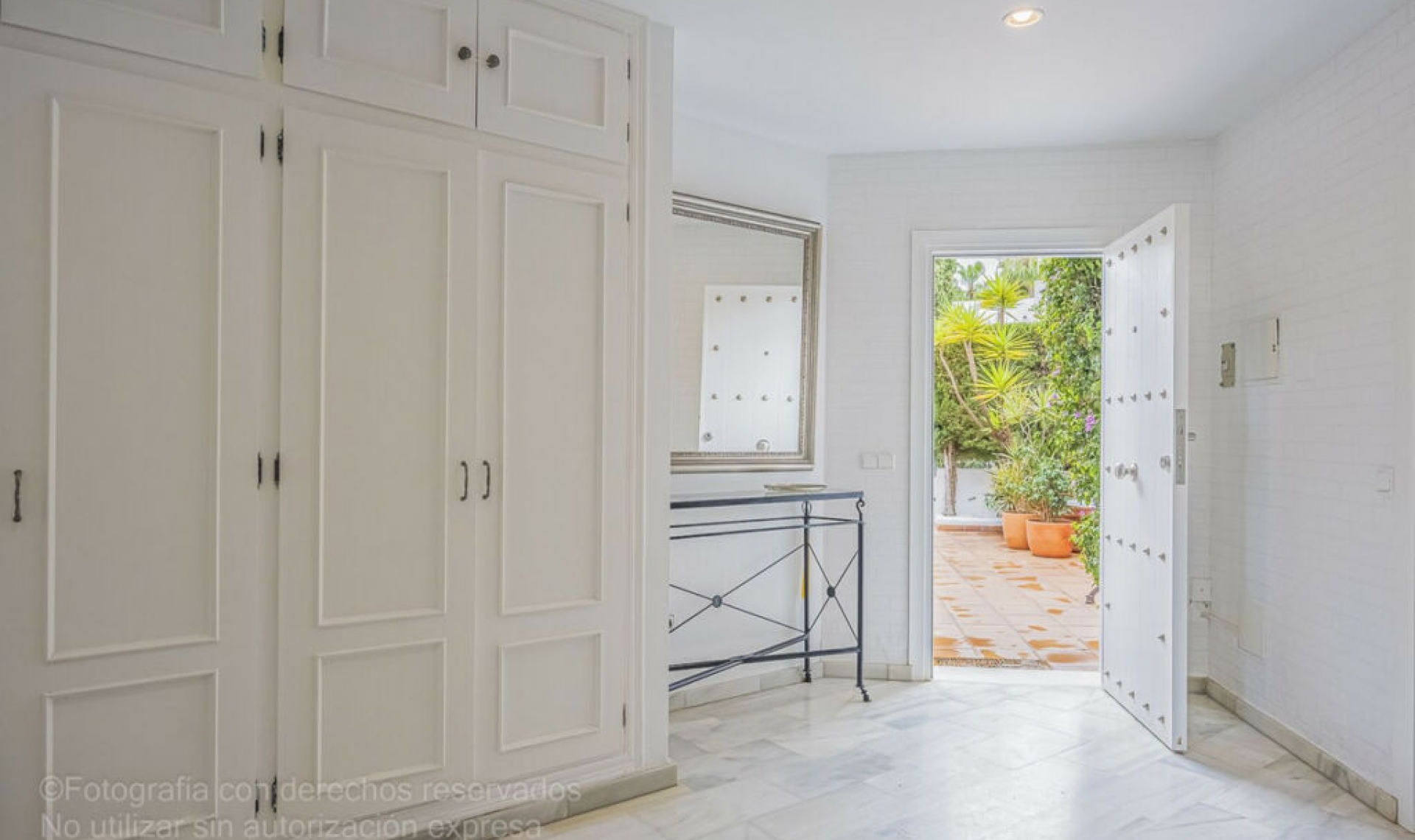 Resale - House -
New Golden Mile