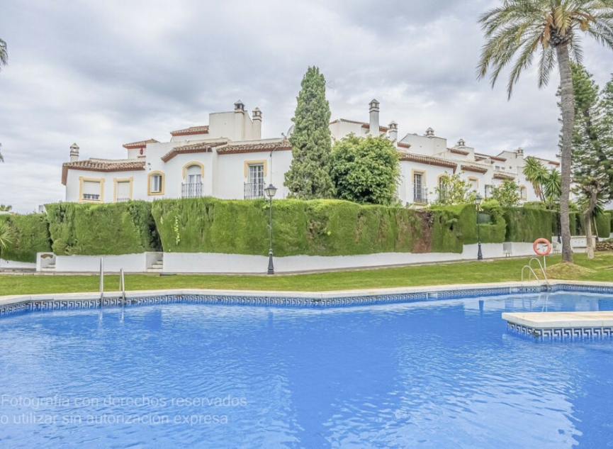 Resale - House -
New Golden Mile