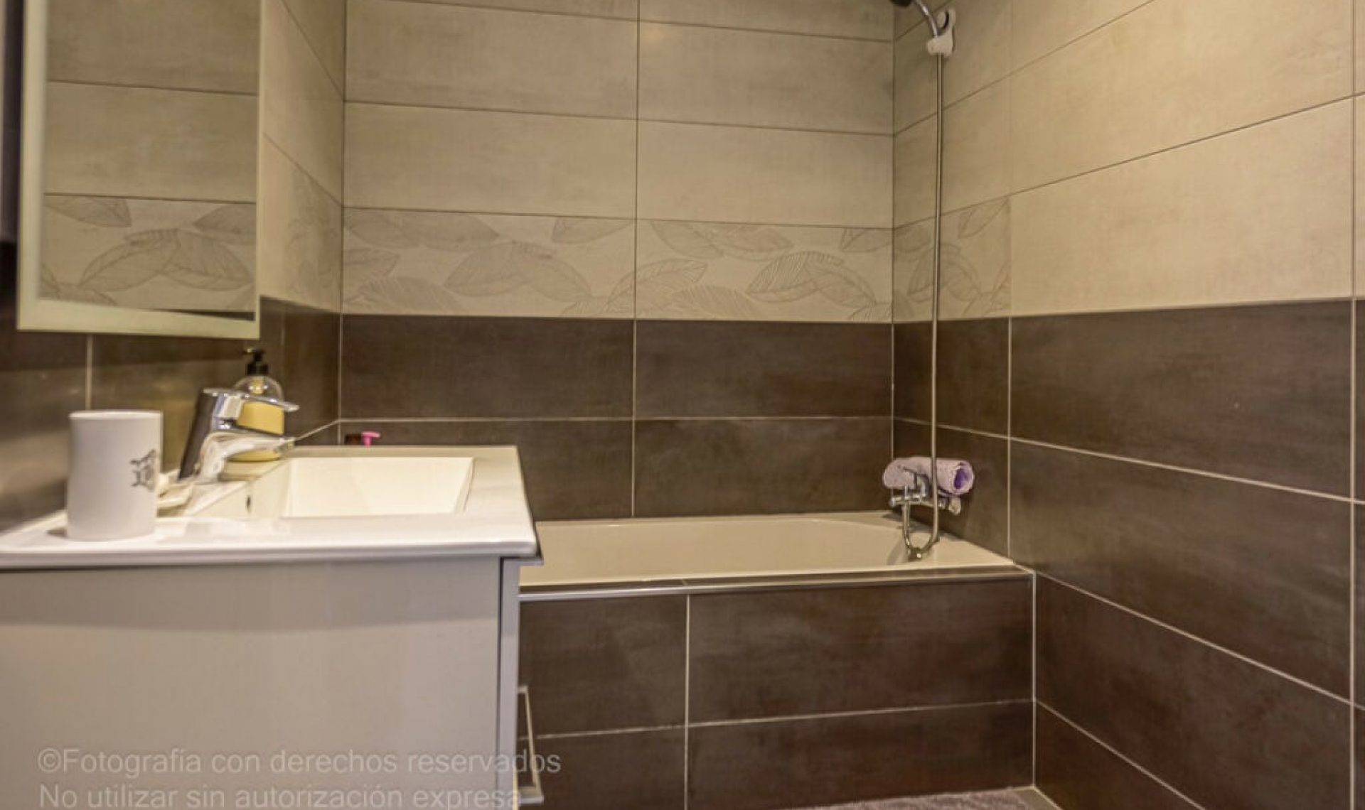 Resale - House -
New Golden Mile