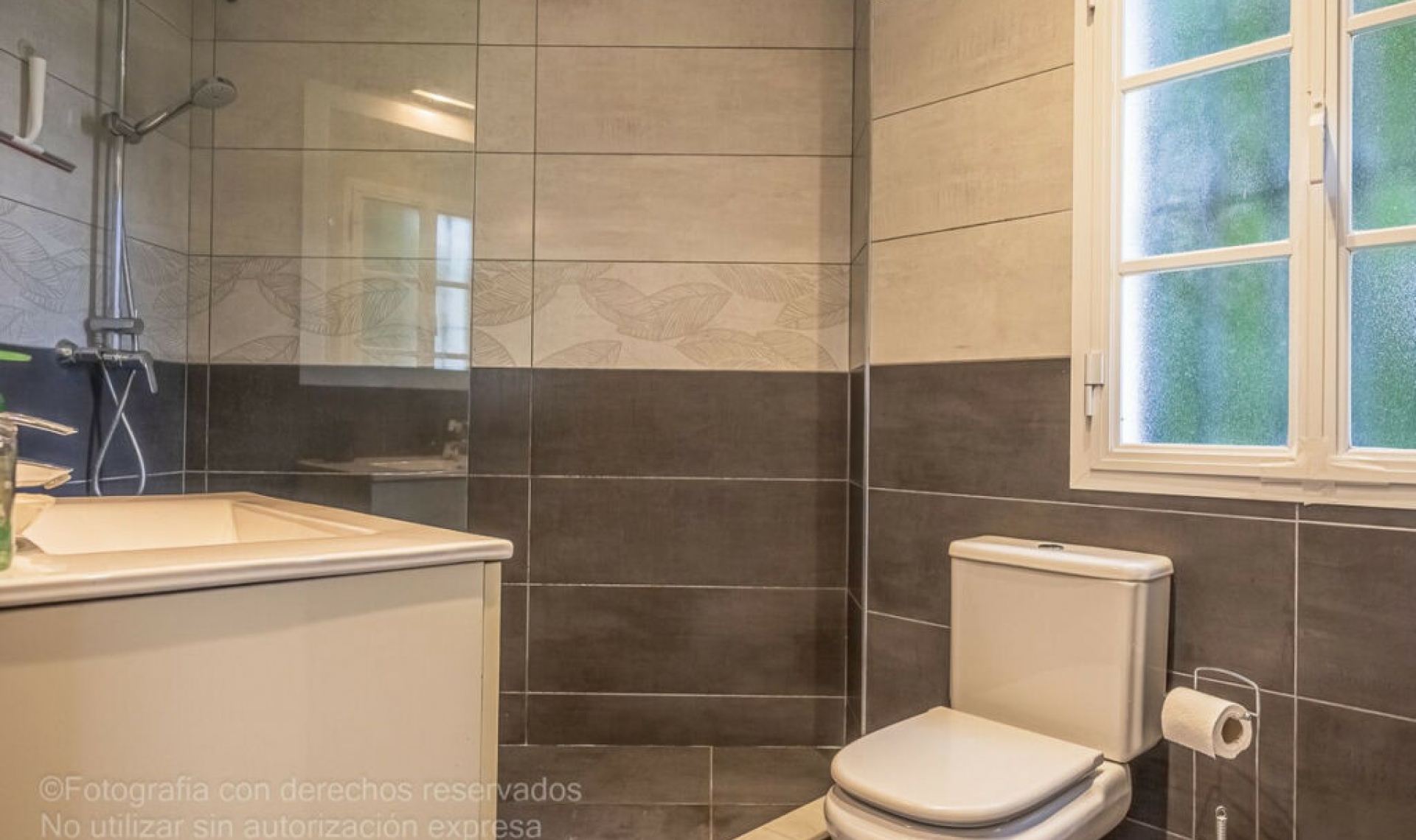 Resale - House -
New Golden Mile