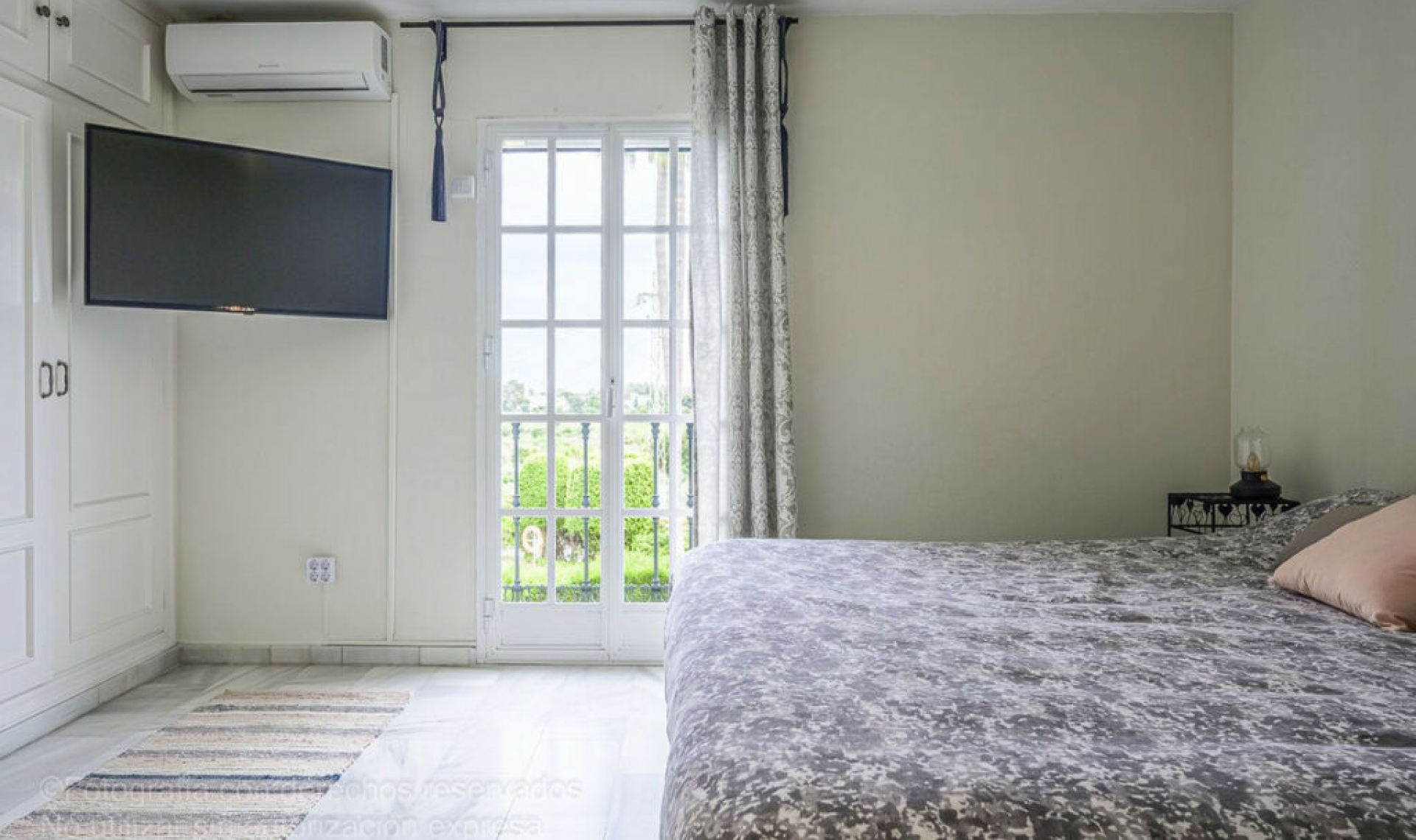 Resale - House -
New Golden Mile