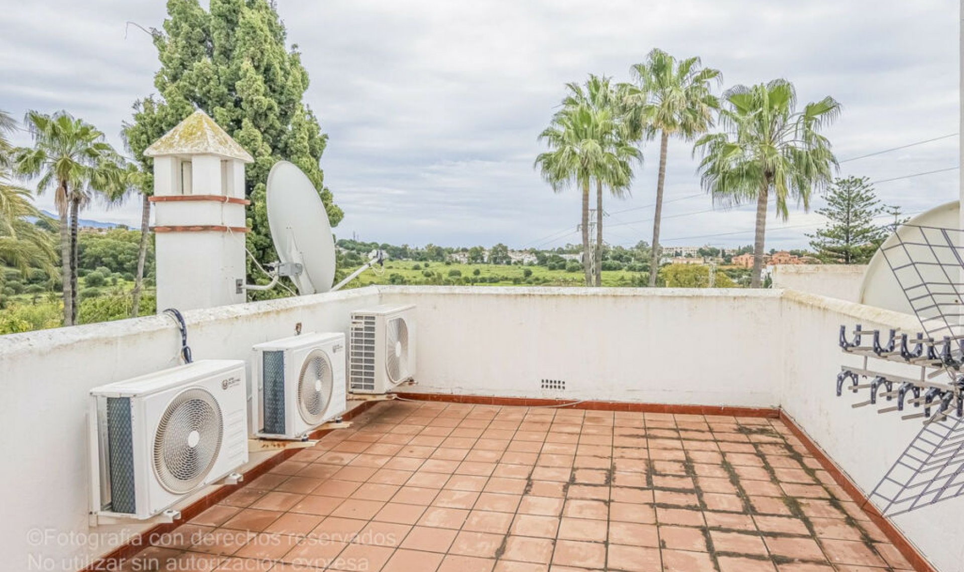 Resale - House -
New Golden Mile