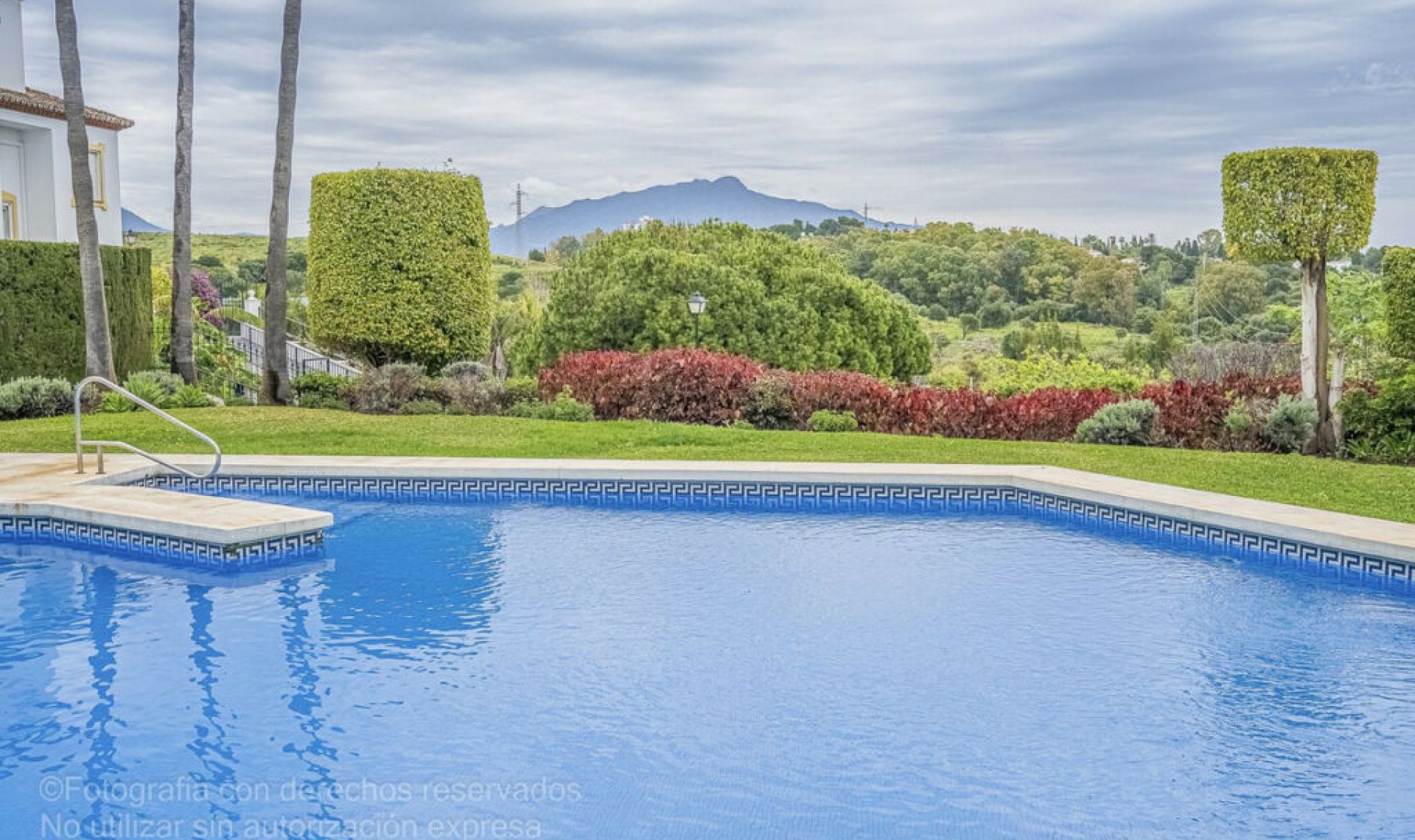 Resale - House -
New Golden Mile