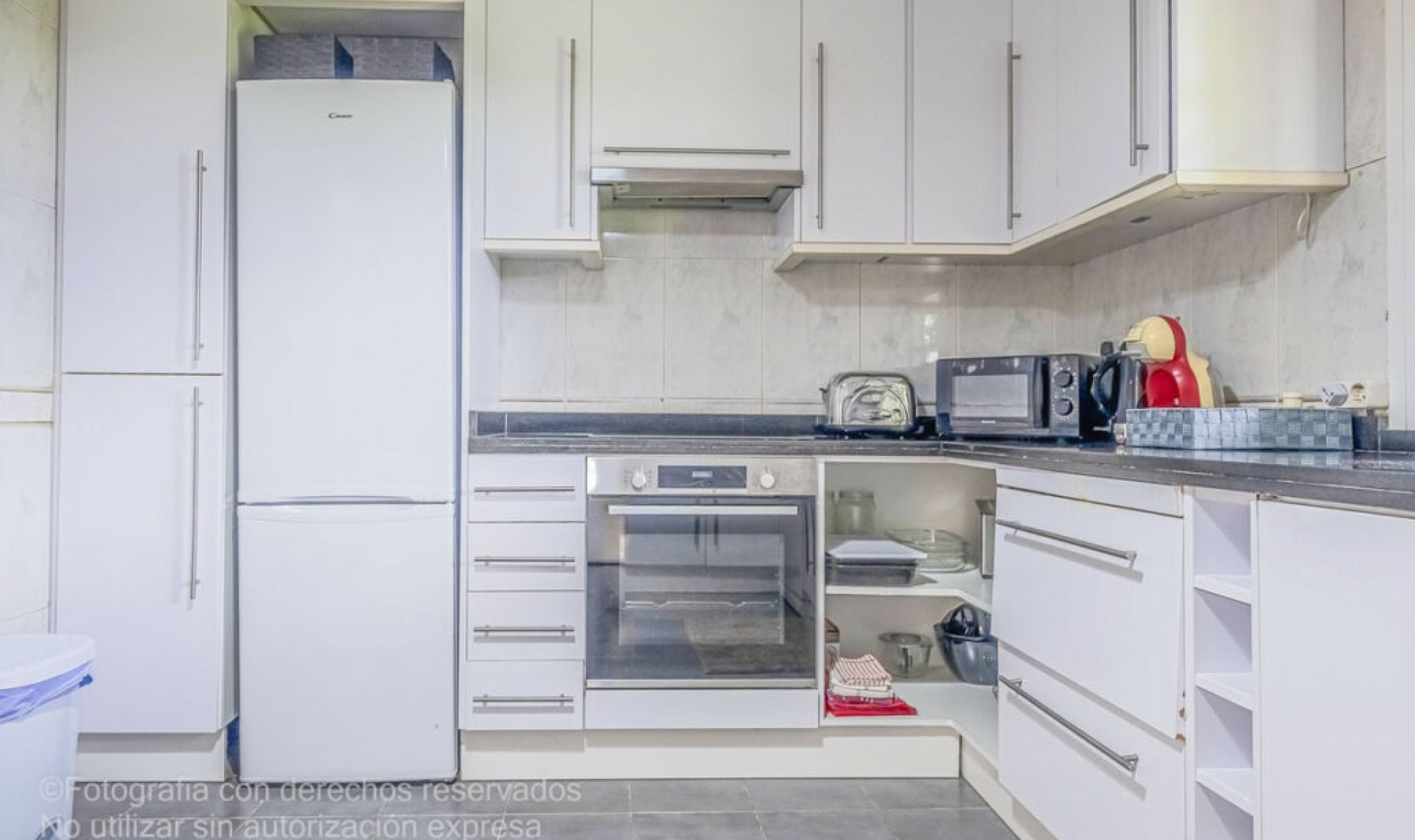 Resale - House -
New Golden Mile