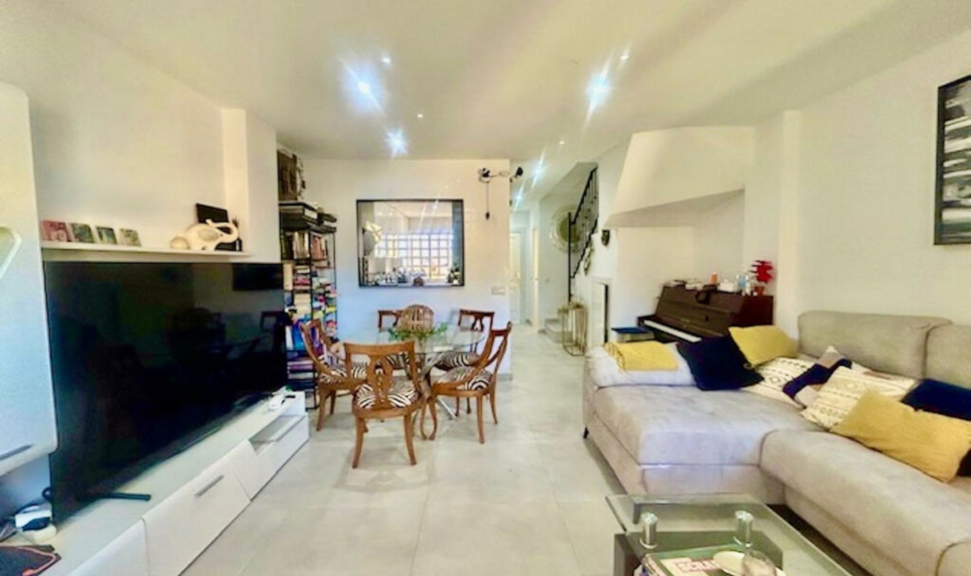 Resale - House -
New Golden Mile