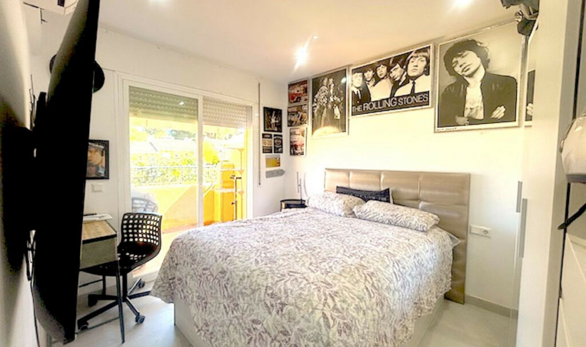 Resale - House -
New Golden Mile