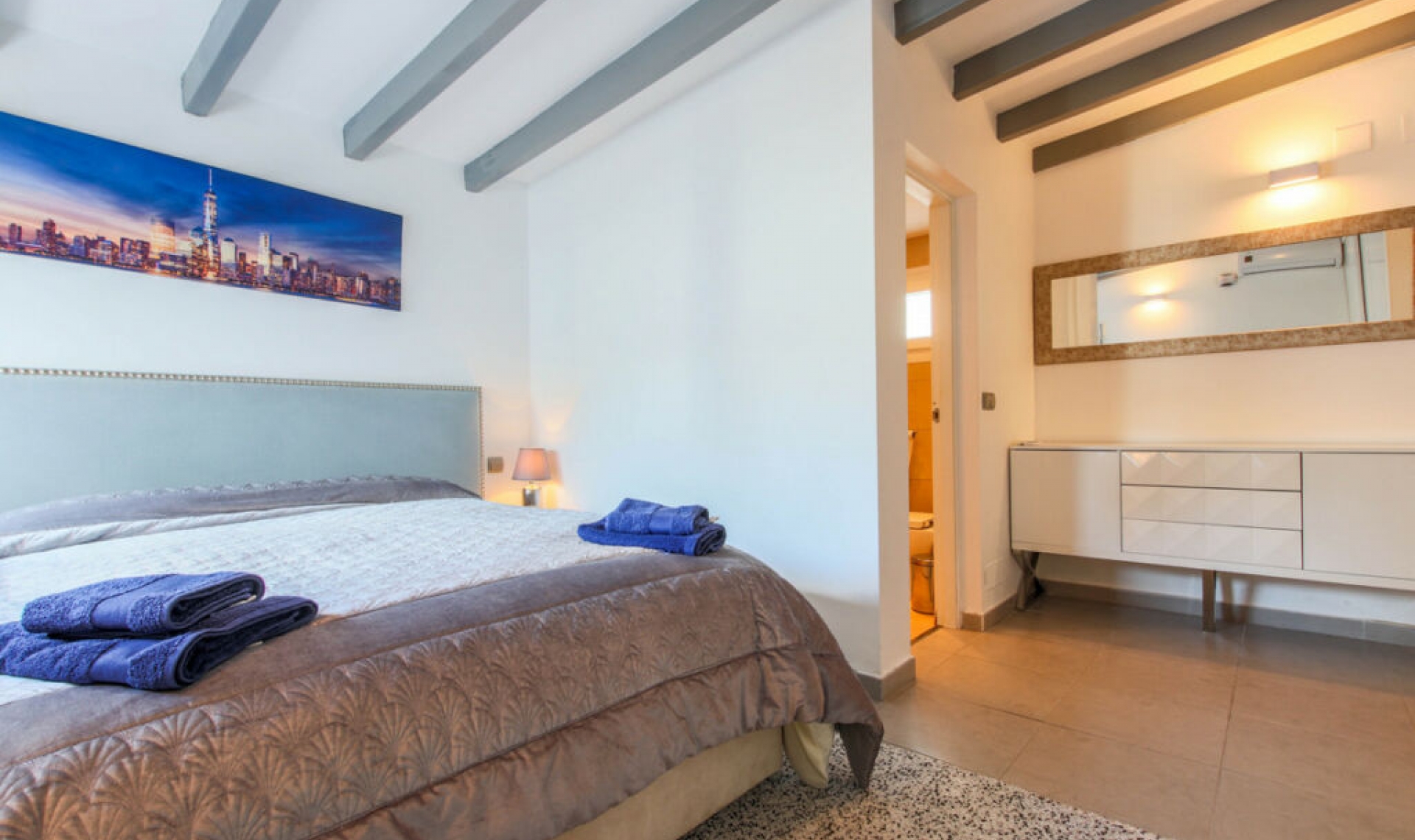 Resale - House -
New Golden Mile