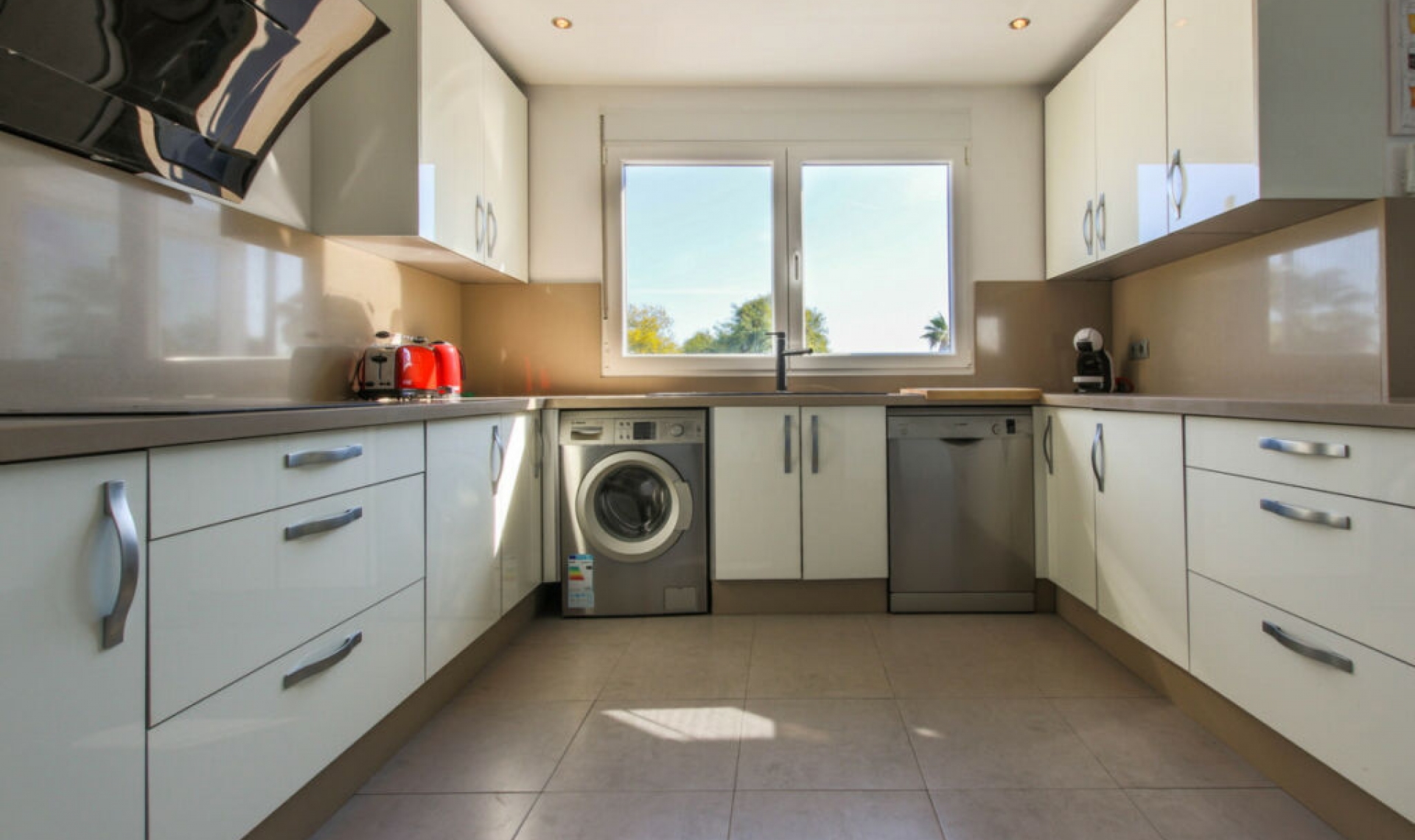 Resale - House -
New Golden Mile