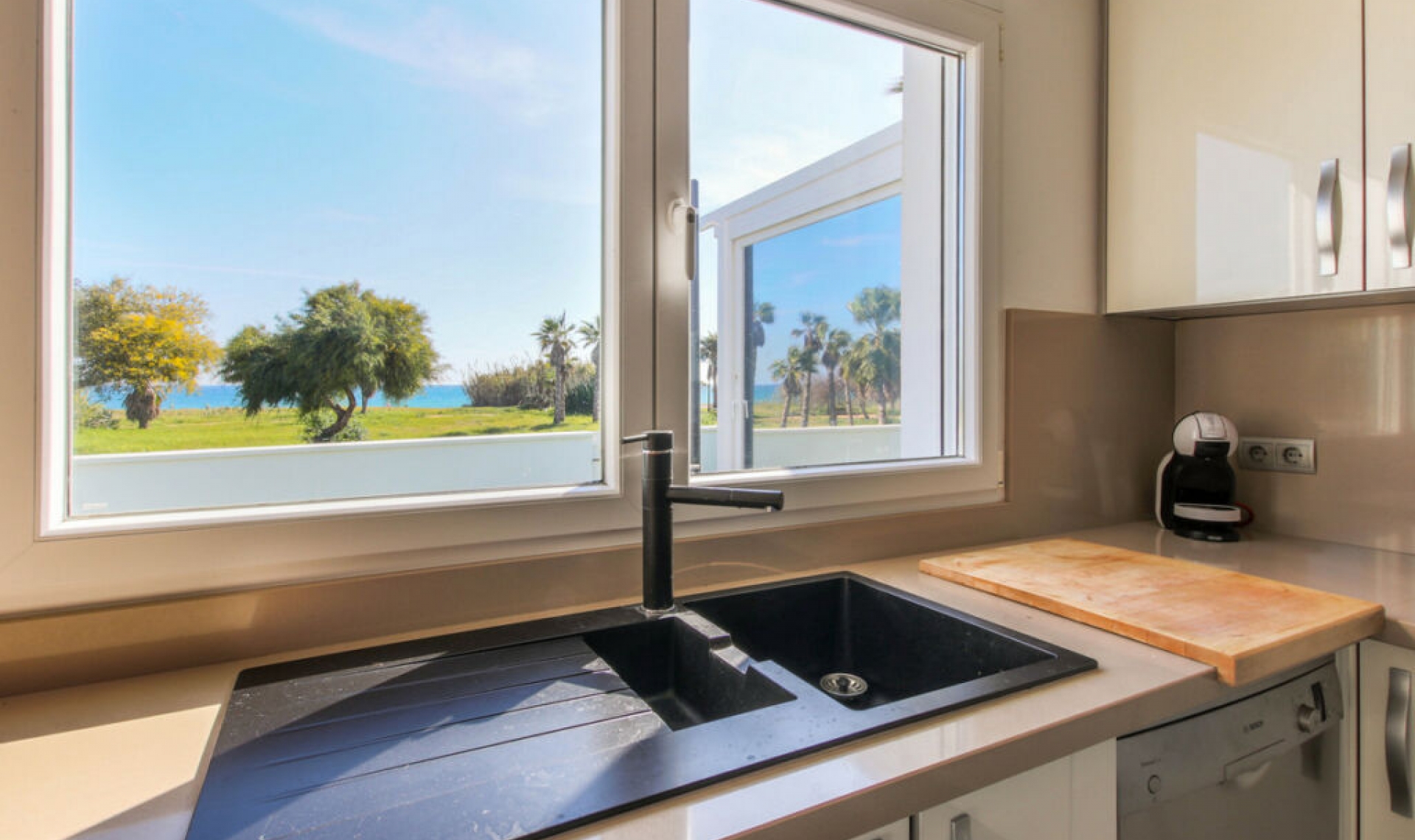 Resale - House -
New Golden Mile