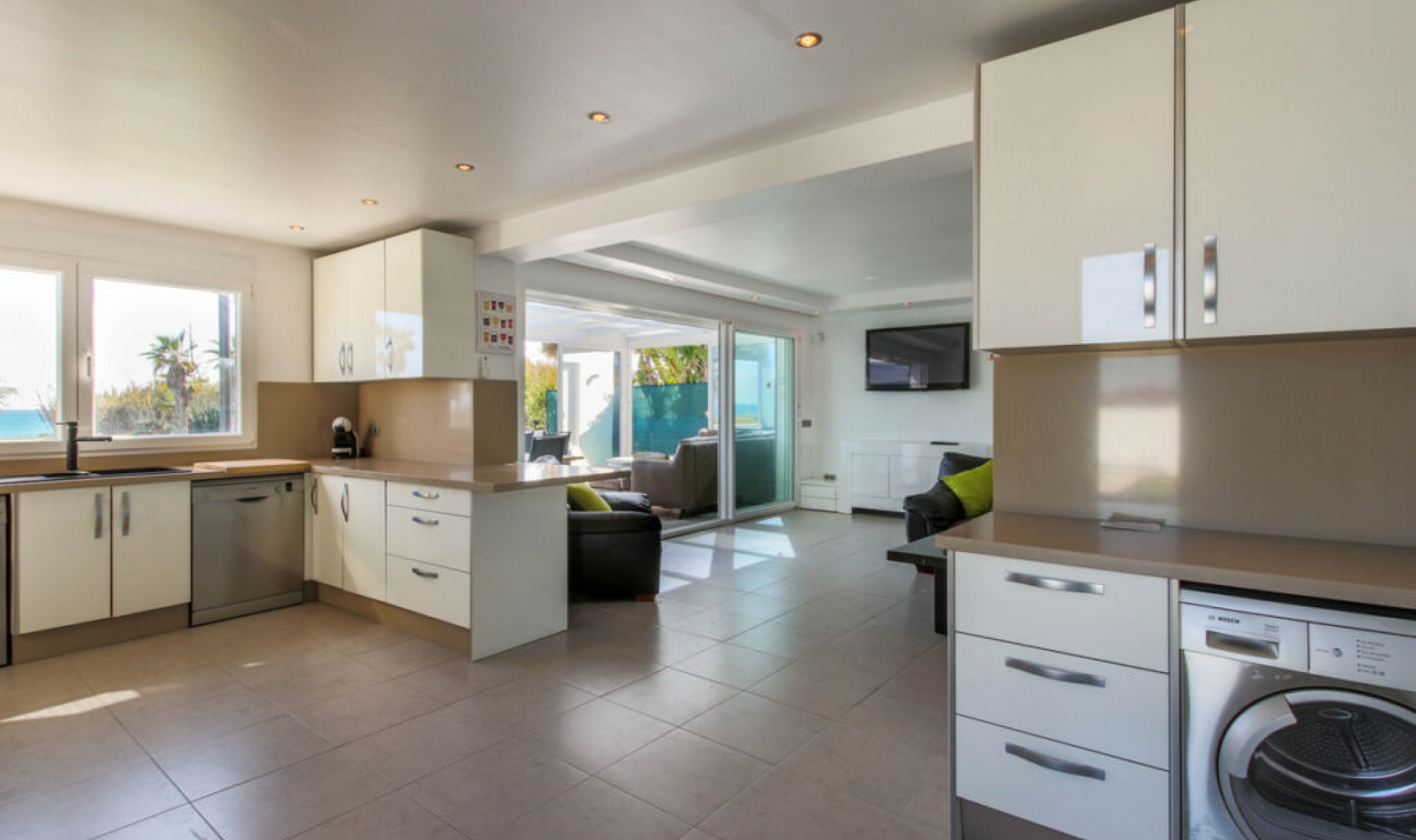 Resale - House -
New Golden Mile