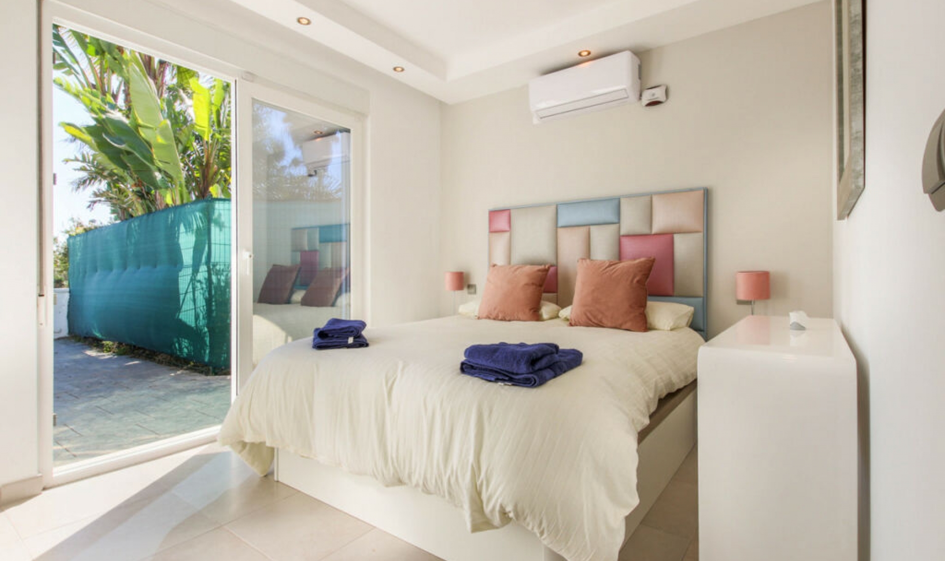 Resale - House -
New Golden Mile