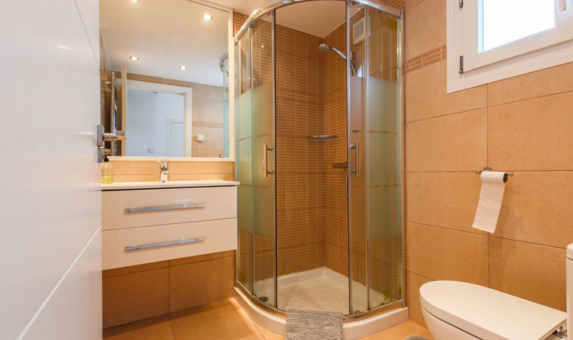 Resale - House -
New Golden Mile