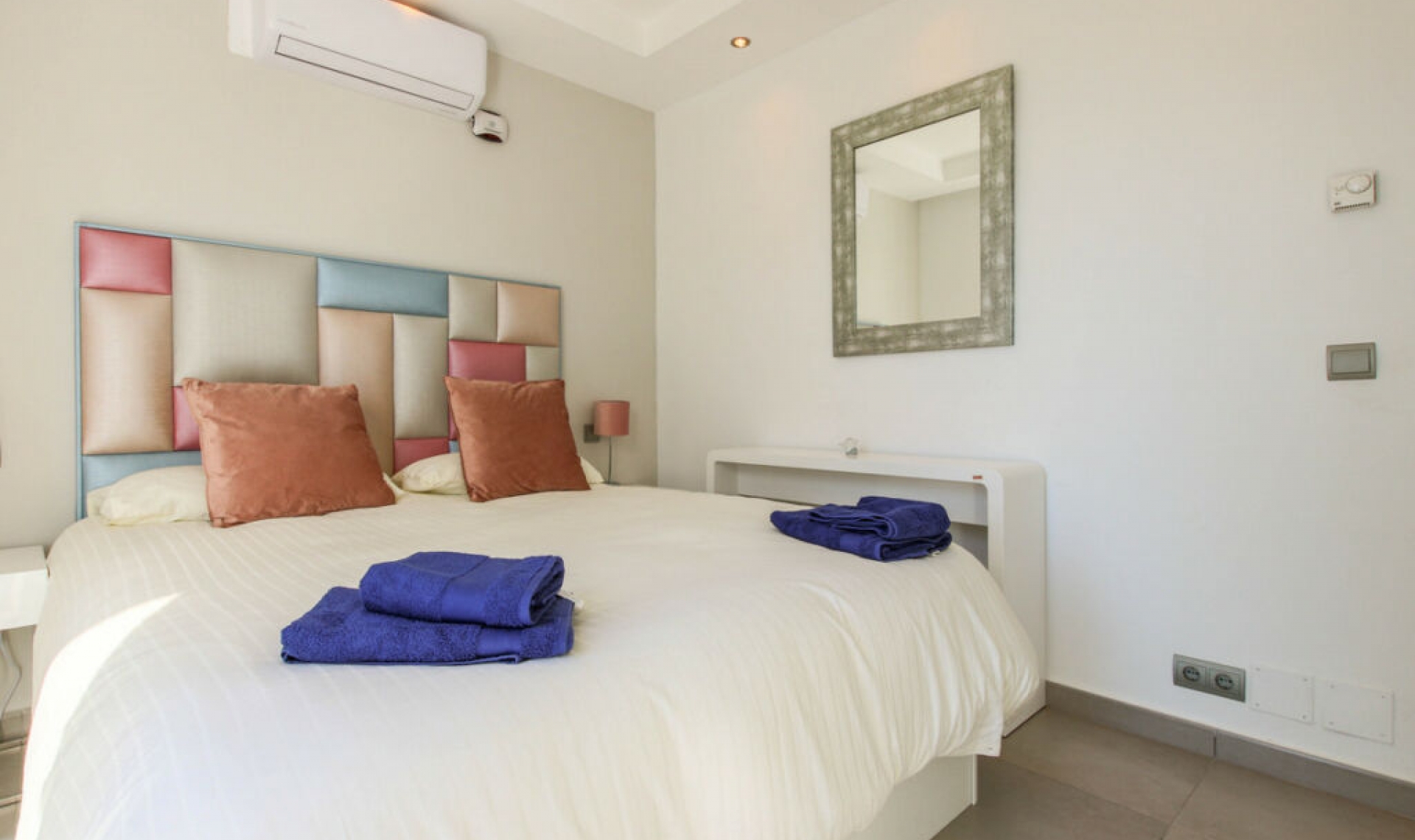Resale - House -
New Golden Mile