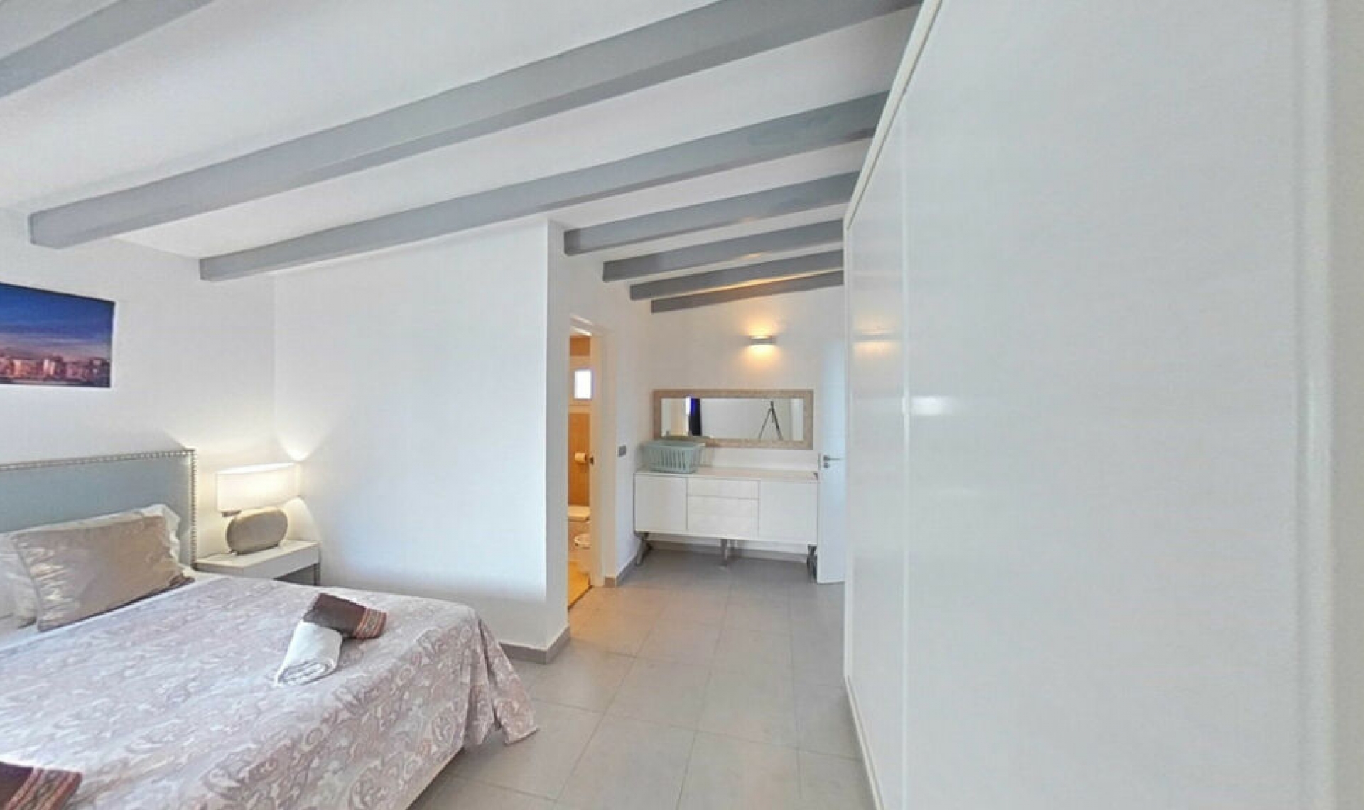 Resale - House -
New Golden Mile