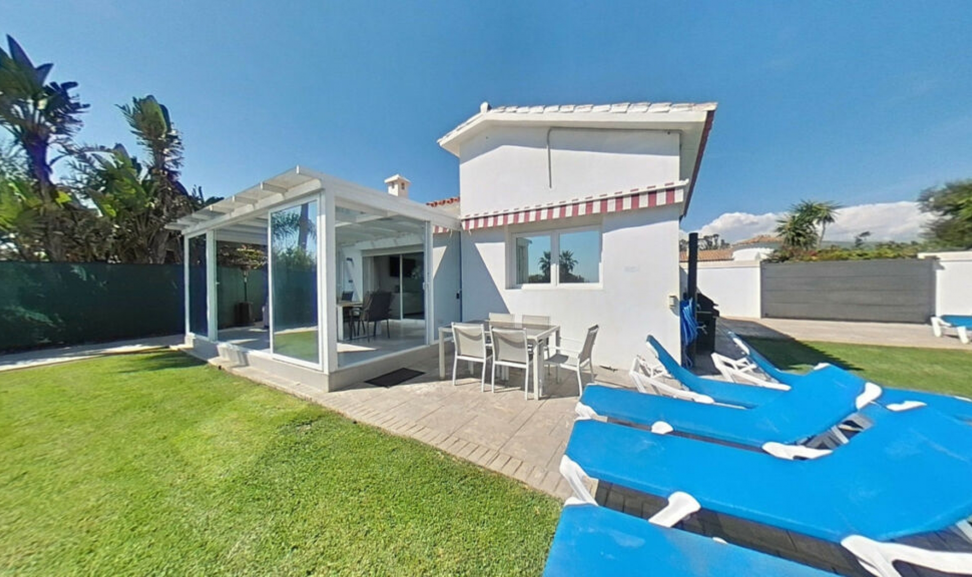 Resale - House -
New Golden Mile