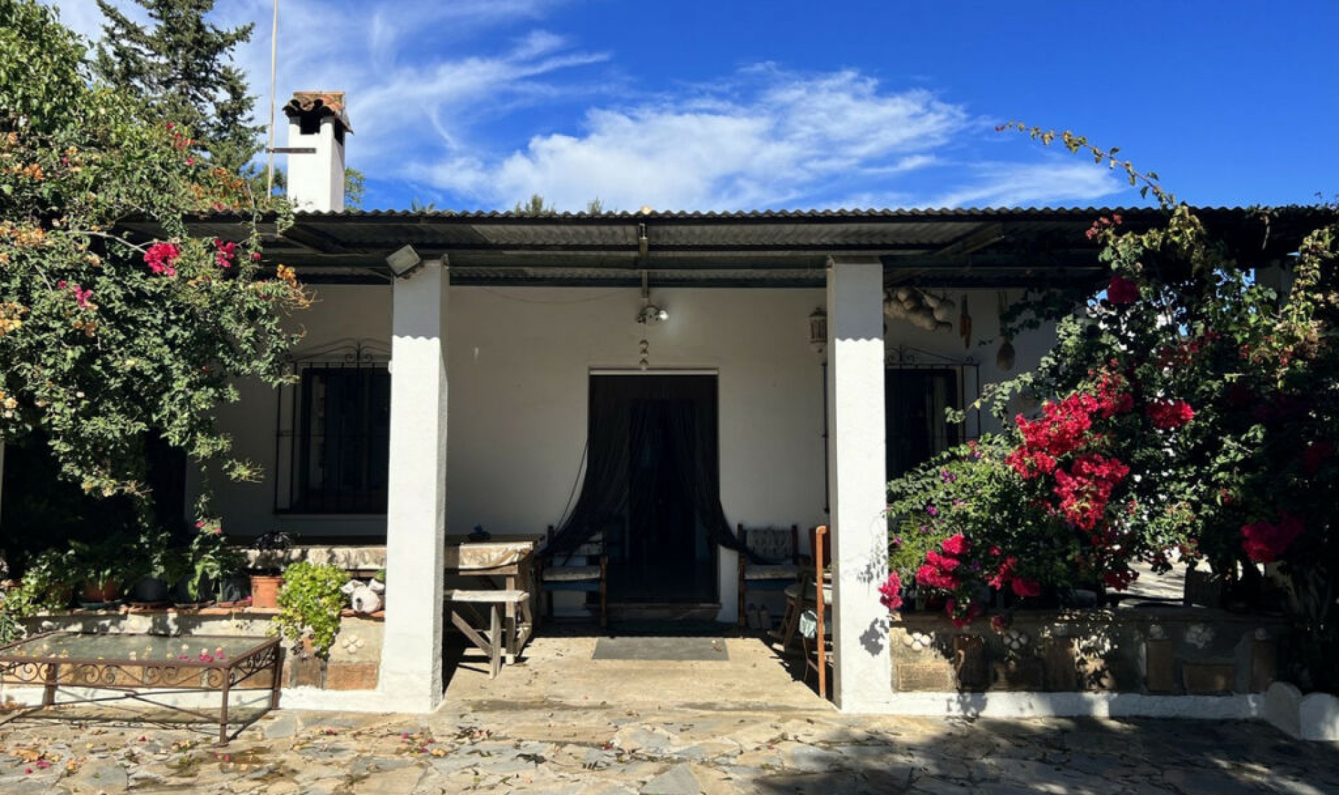 Resale - House -
New Golden Mile