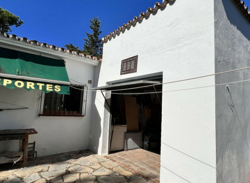 Resale - House -
New Golden Mile