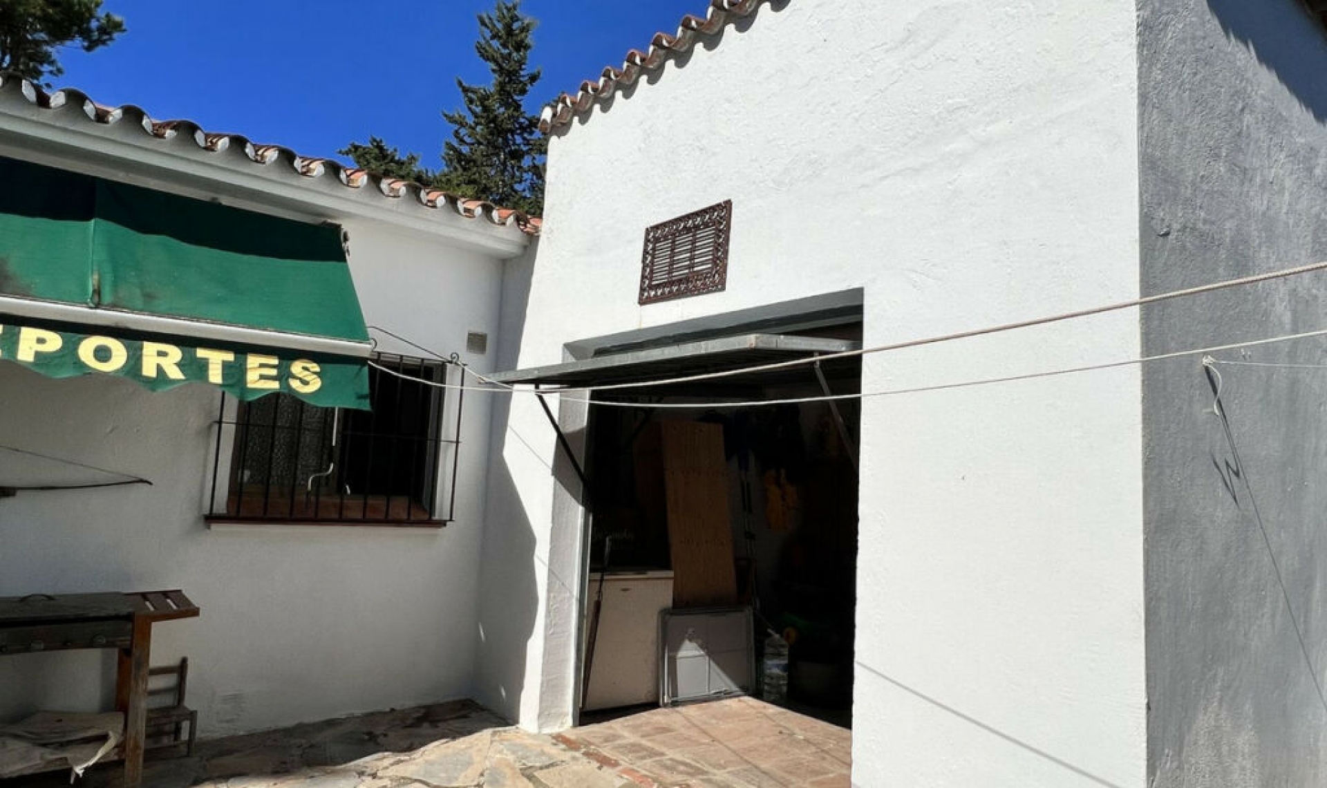 Resale - House -
New Golden Mile